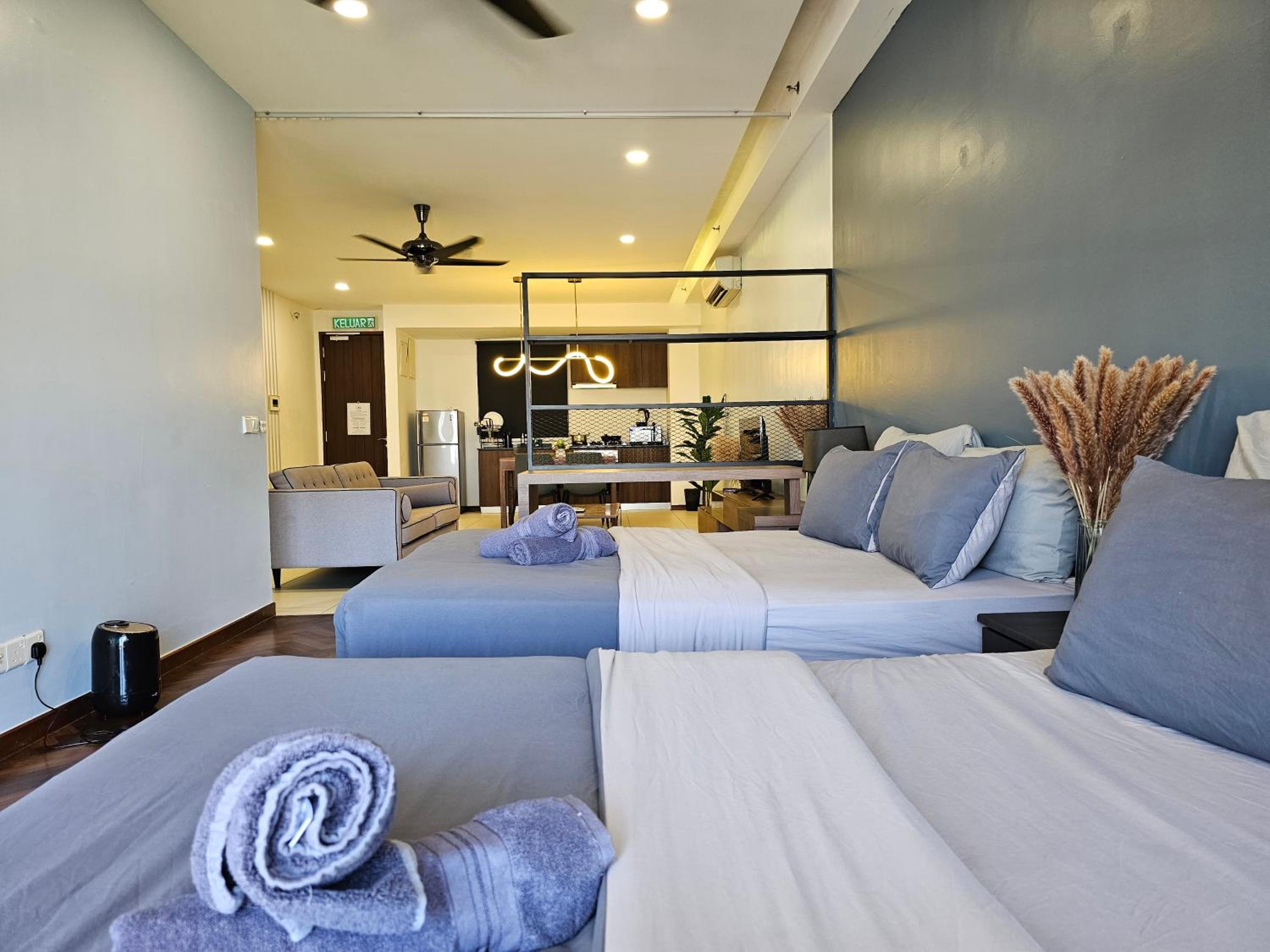 Deluxe Seaview Suite Twin Bed by The Only Bnb photo 5