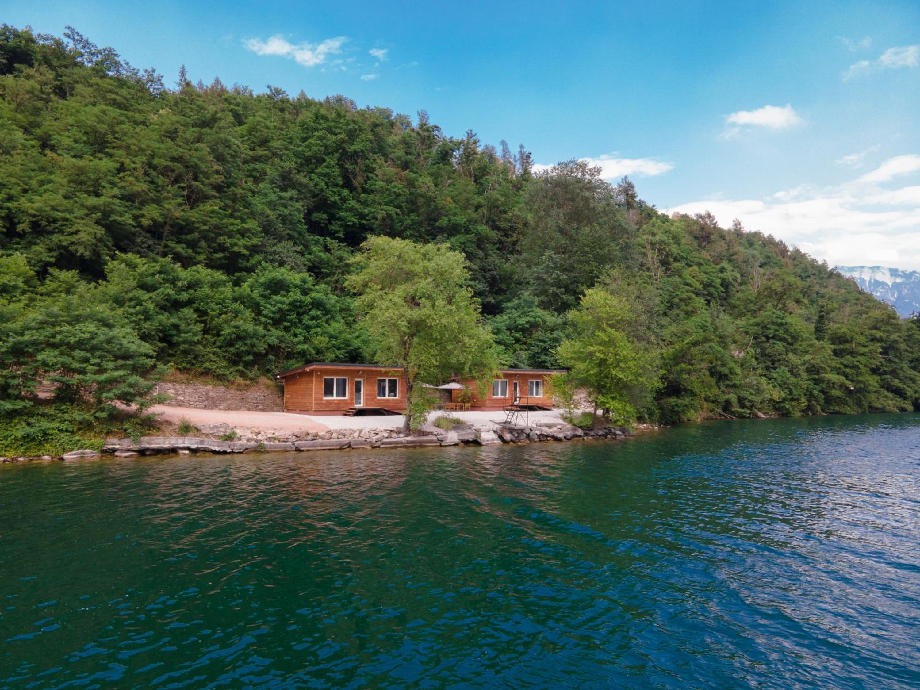 Chalet Alessandrini - Private Lakeside Beach