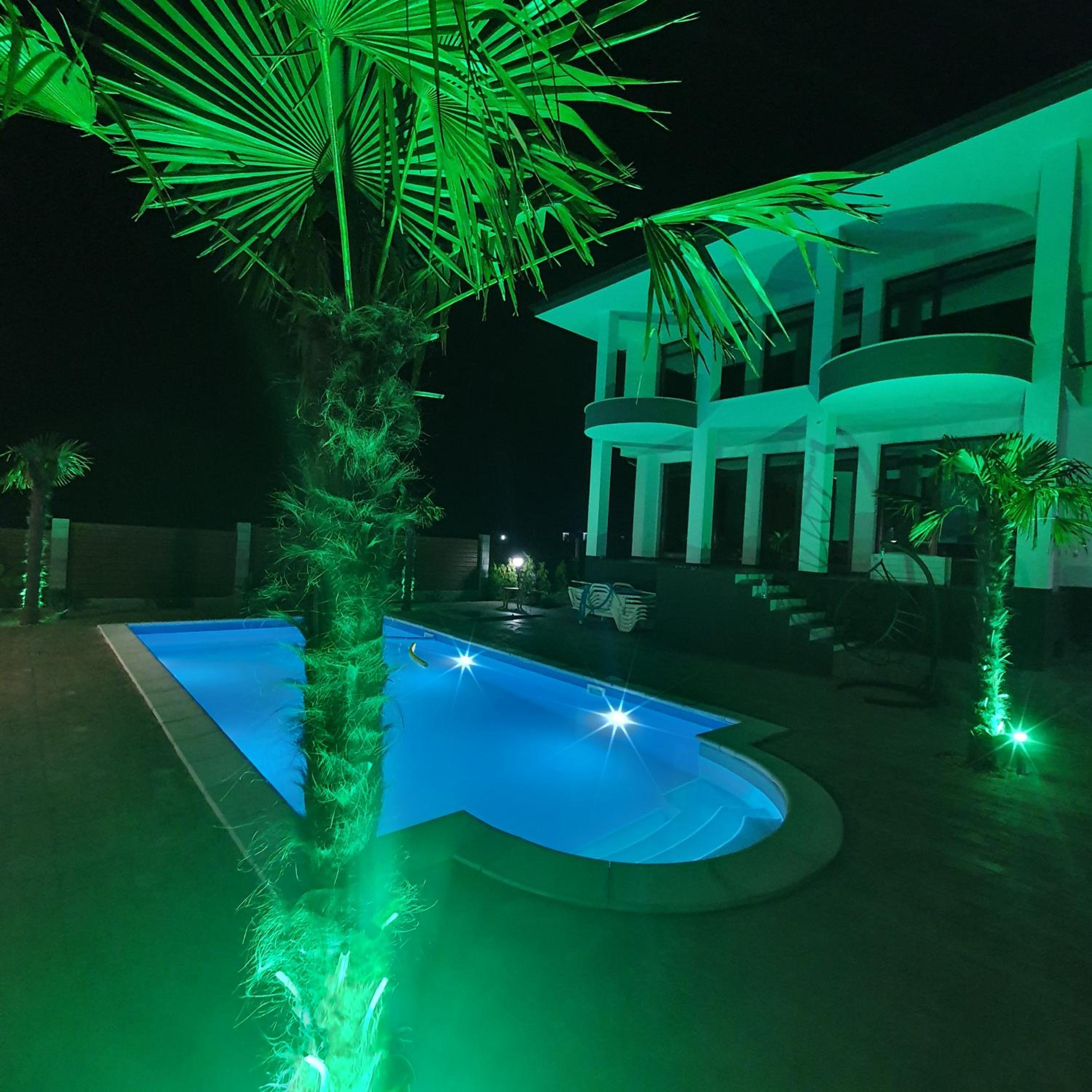 Captain Niko Apartments