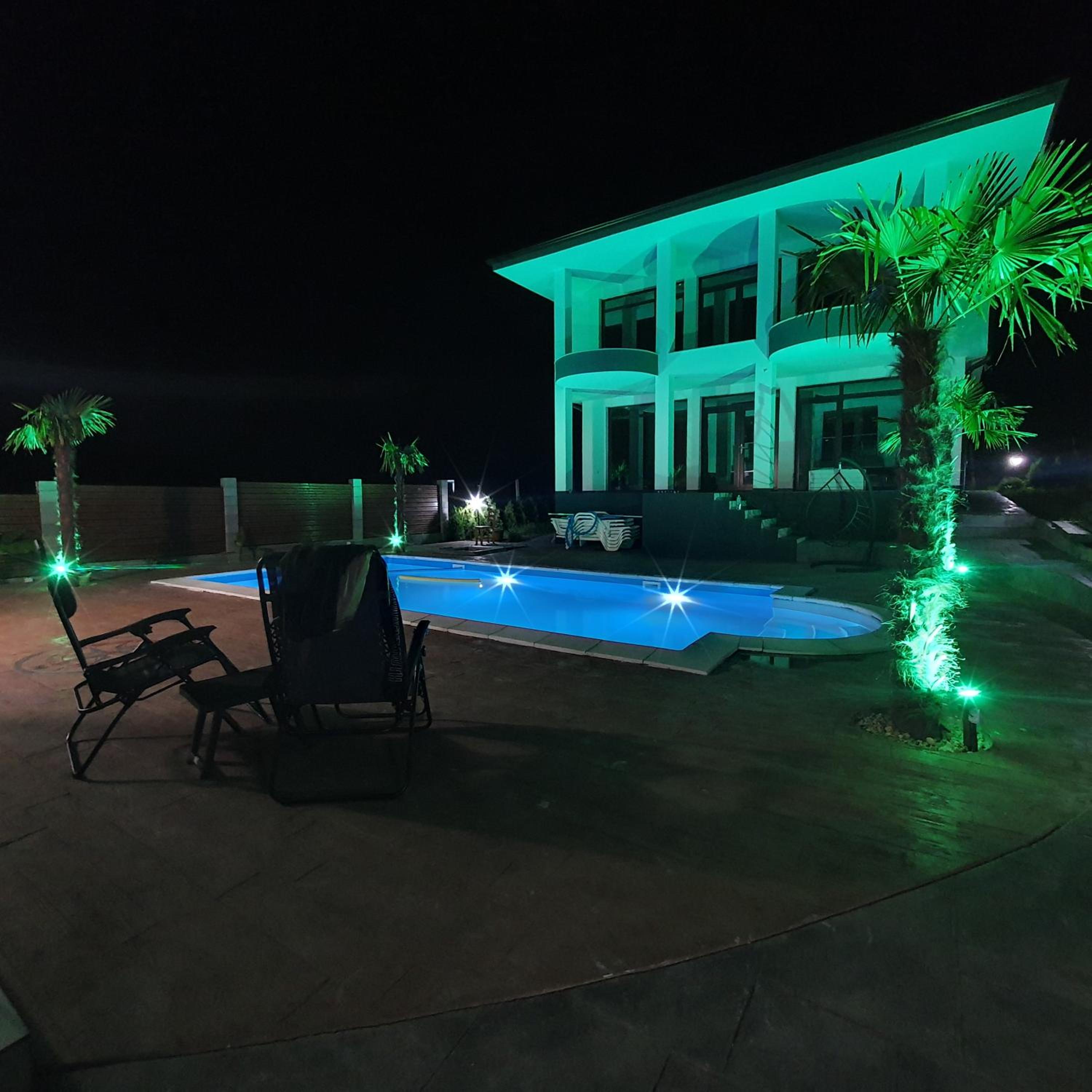 Captain Niko Apartments