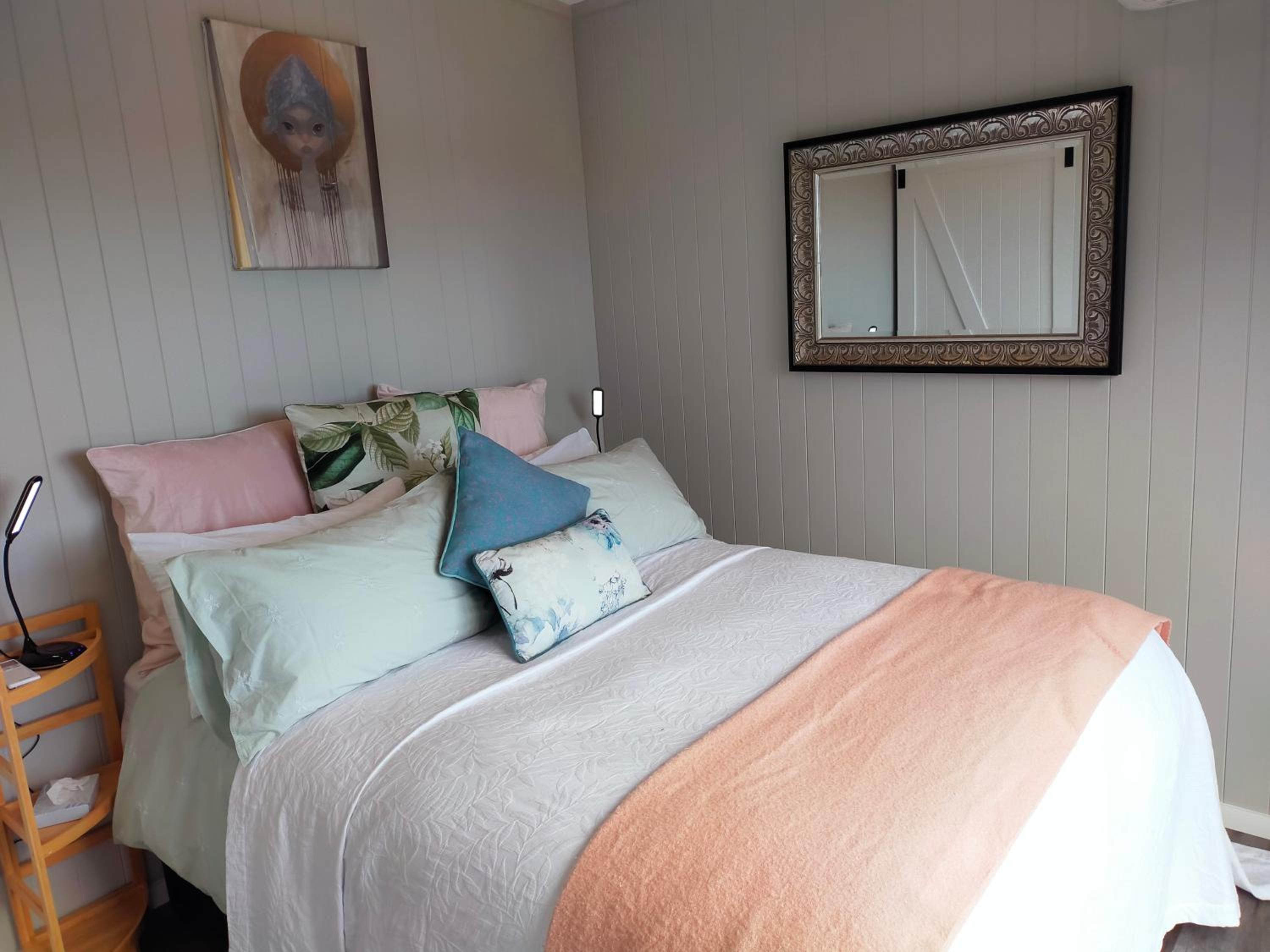 Secluded, private rural retreat mins from Warkworth -"Avondale" Minihouse view 3
