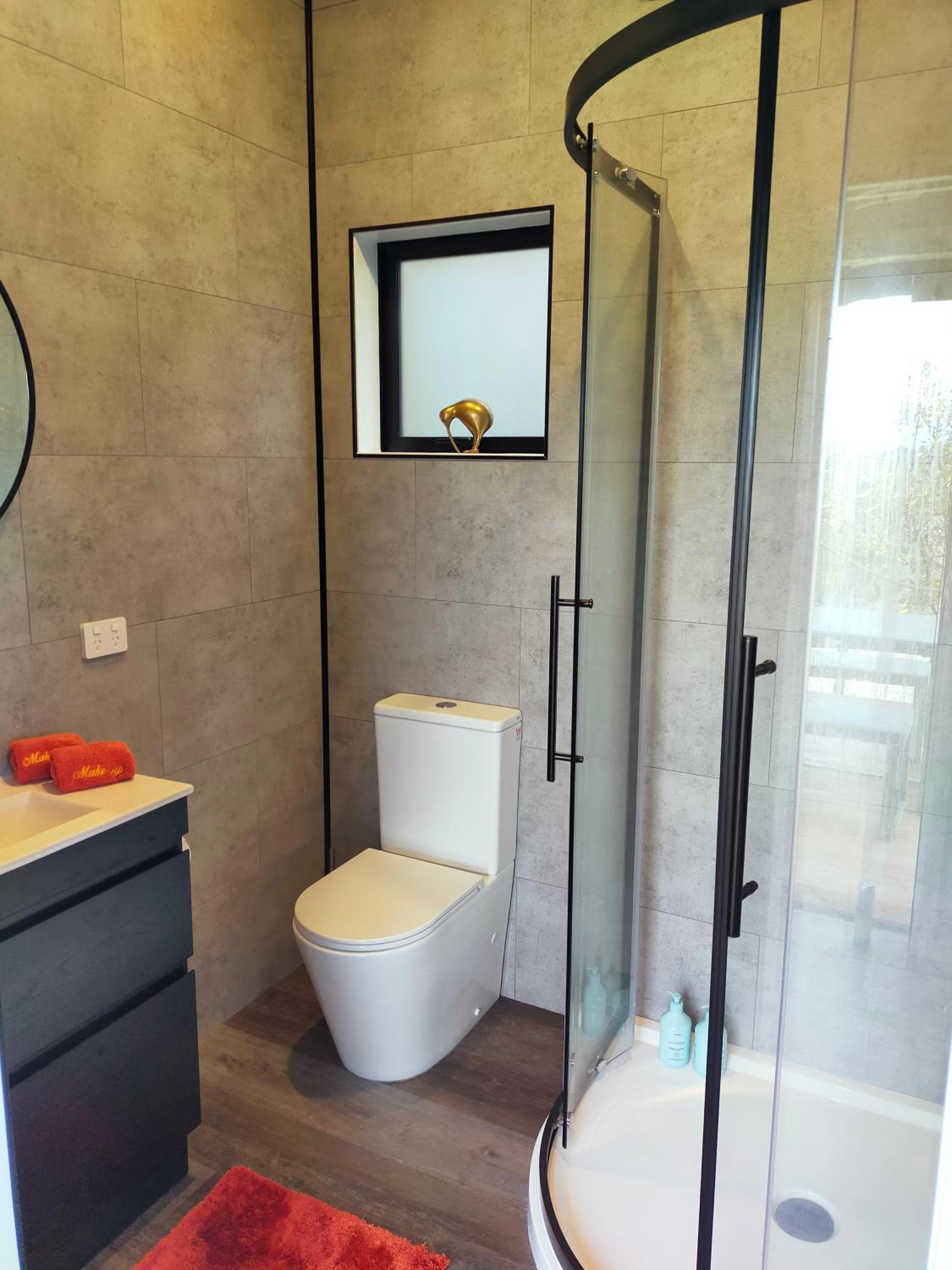 Secluded, private rural retreat mins from Warkworth -"Avondale" Minihouse view 5