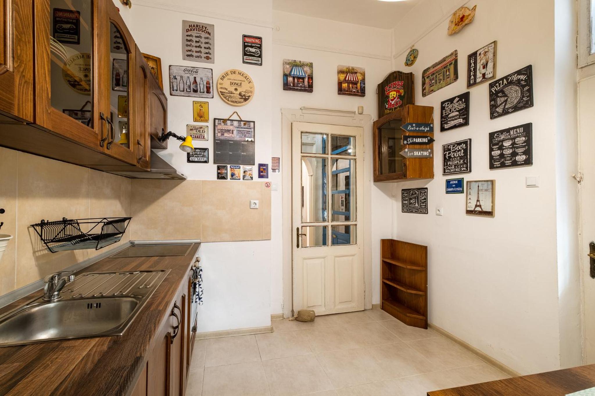 Aristocratic 2bdrm Central Apartment