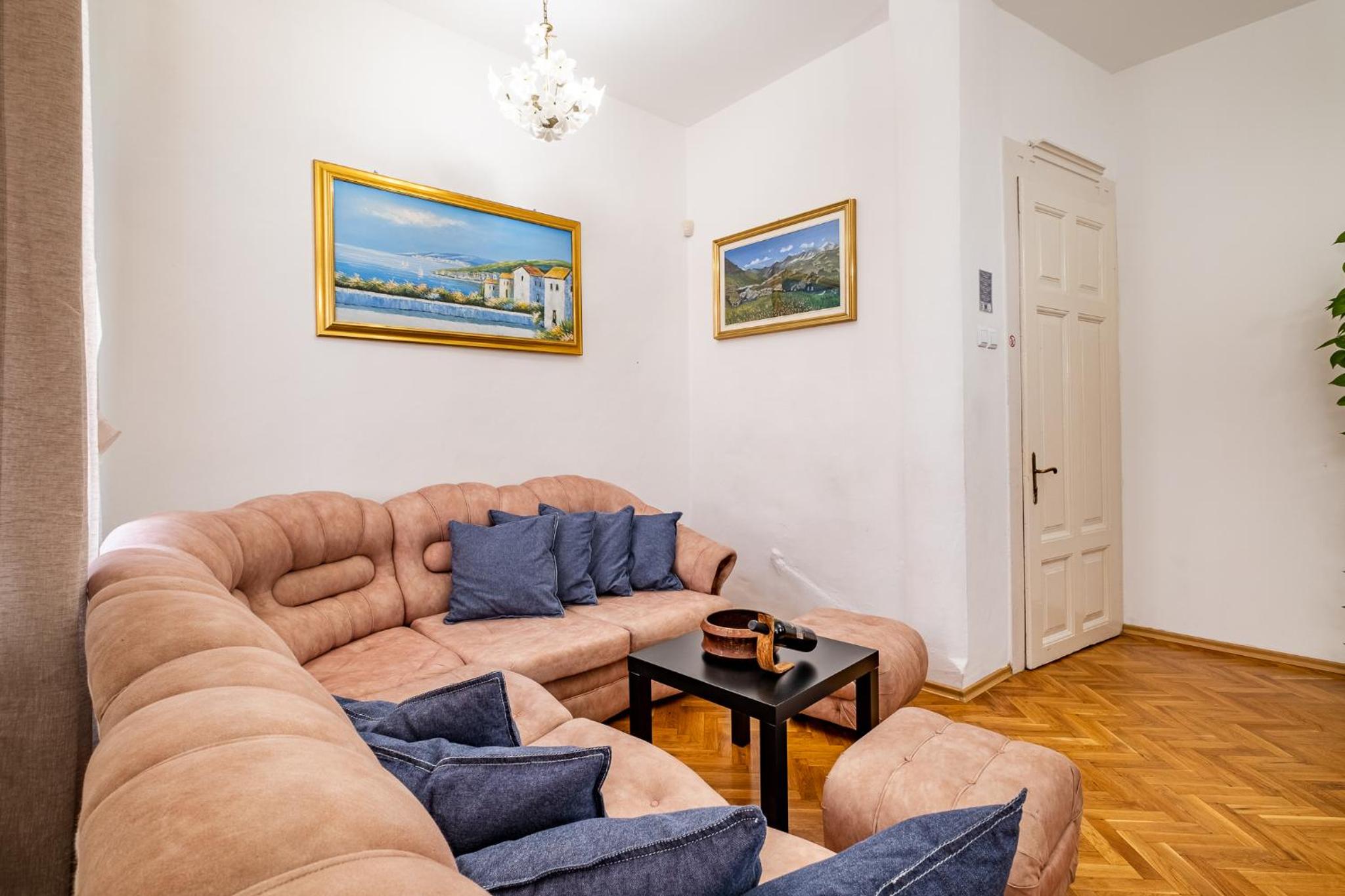 Aristocratic 2bdrm Central Apartment