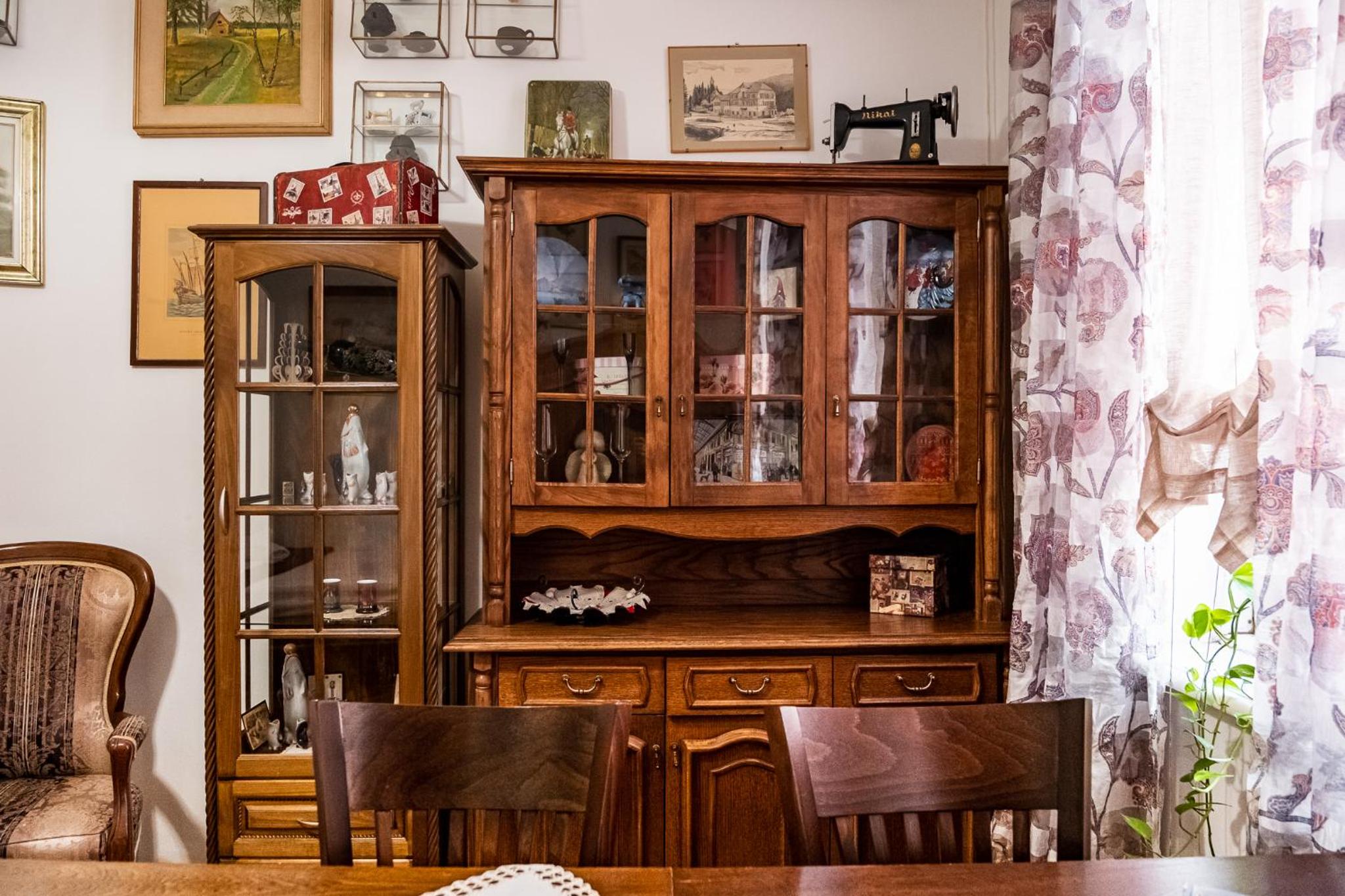 Aristocratic 2bdrm Central Apartment