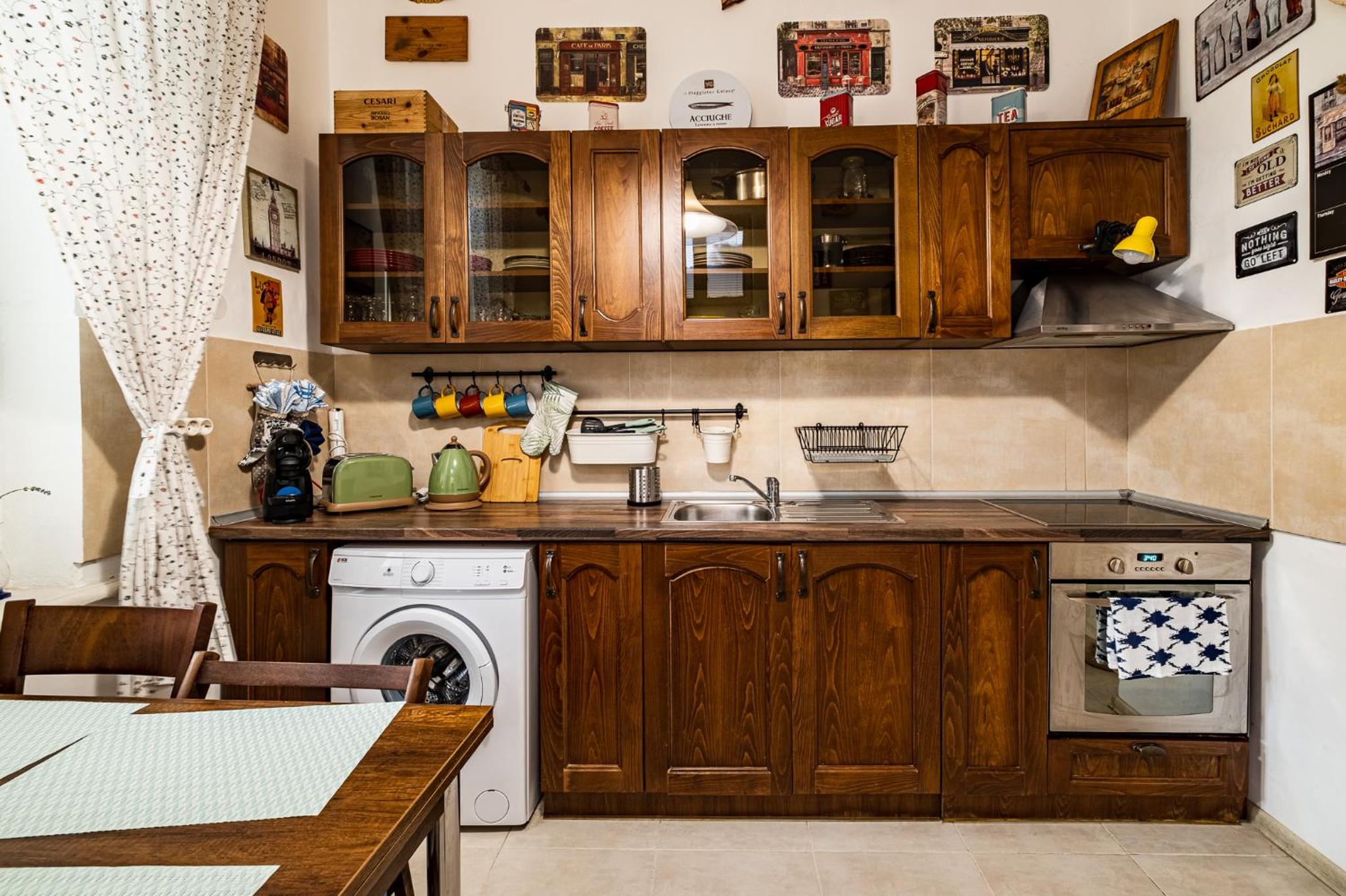 Aristocratic 2bdrm Central Apartment