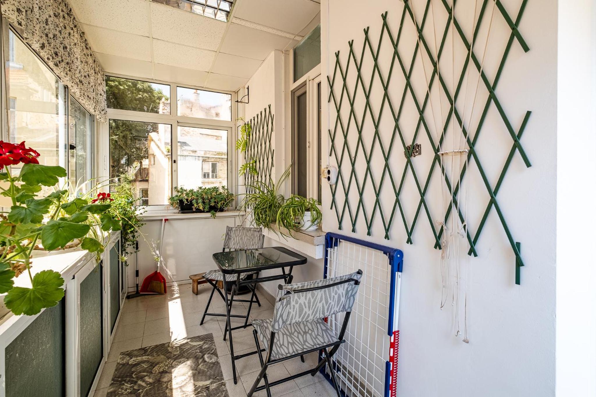 Aristocratic 2bdrm Central Apartment