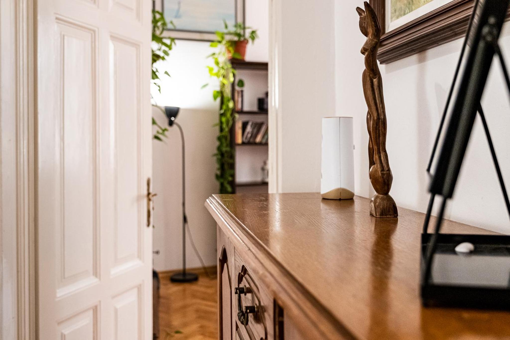 Aristocratic 2bdrm Central Apartment