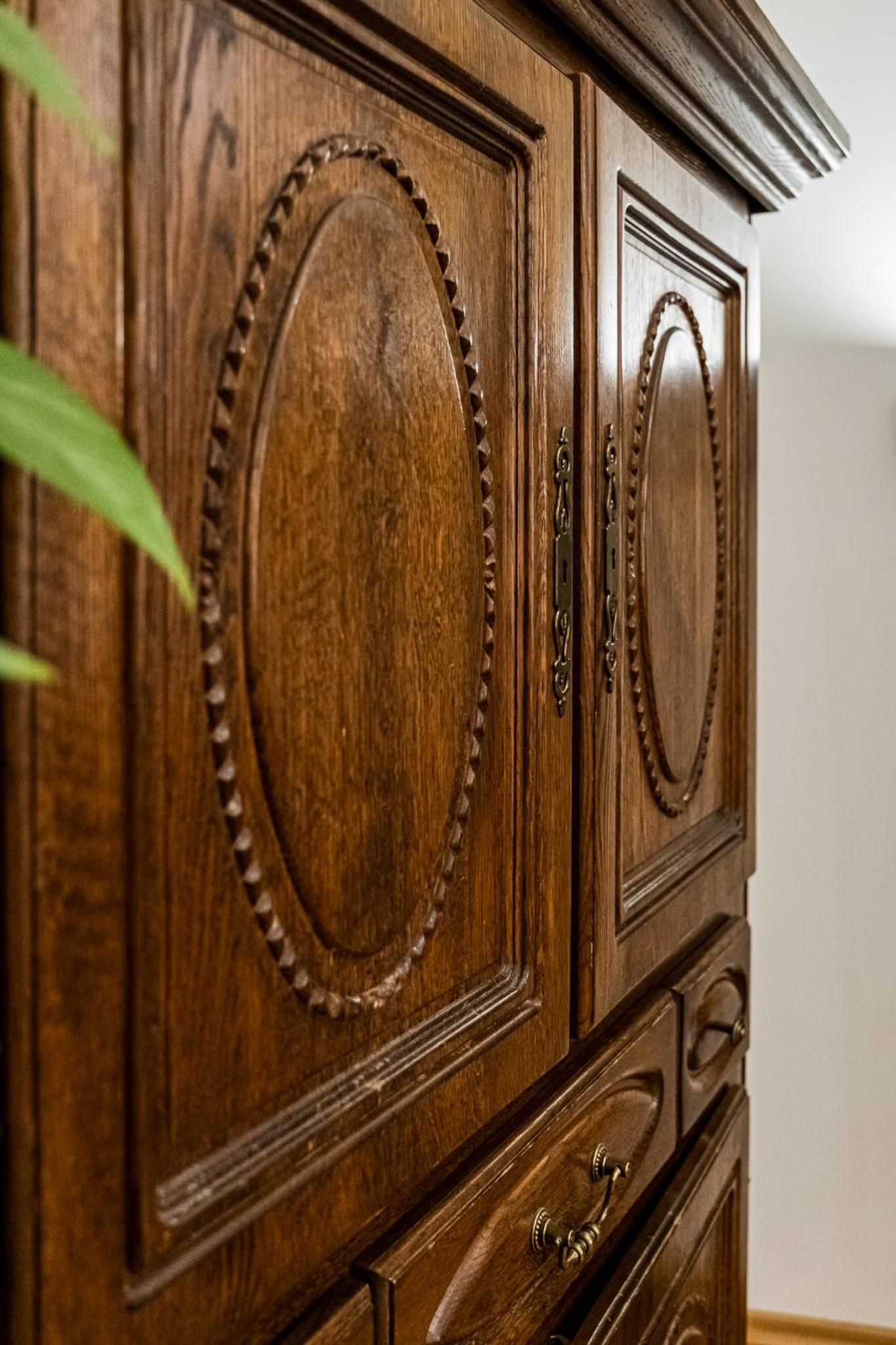 Aristocratic 2bdrm Central Apartment