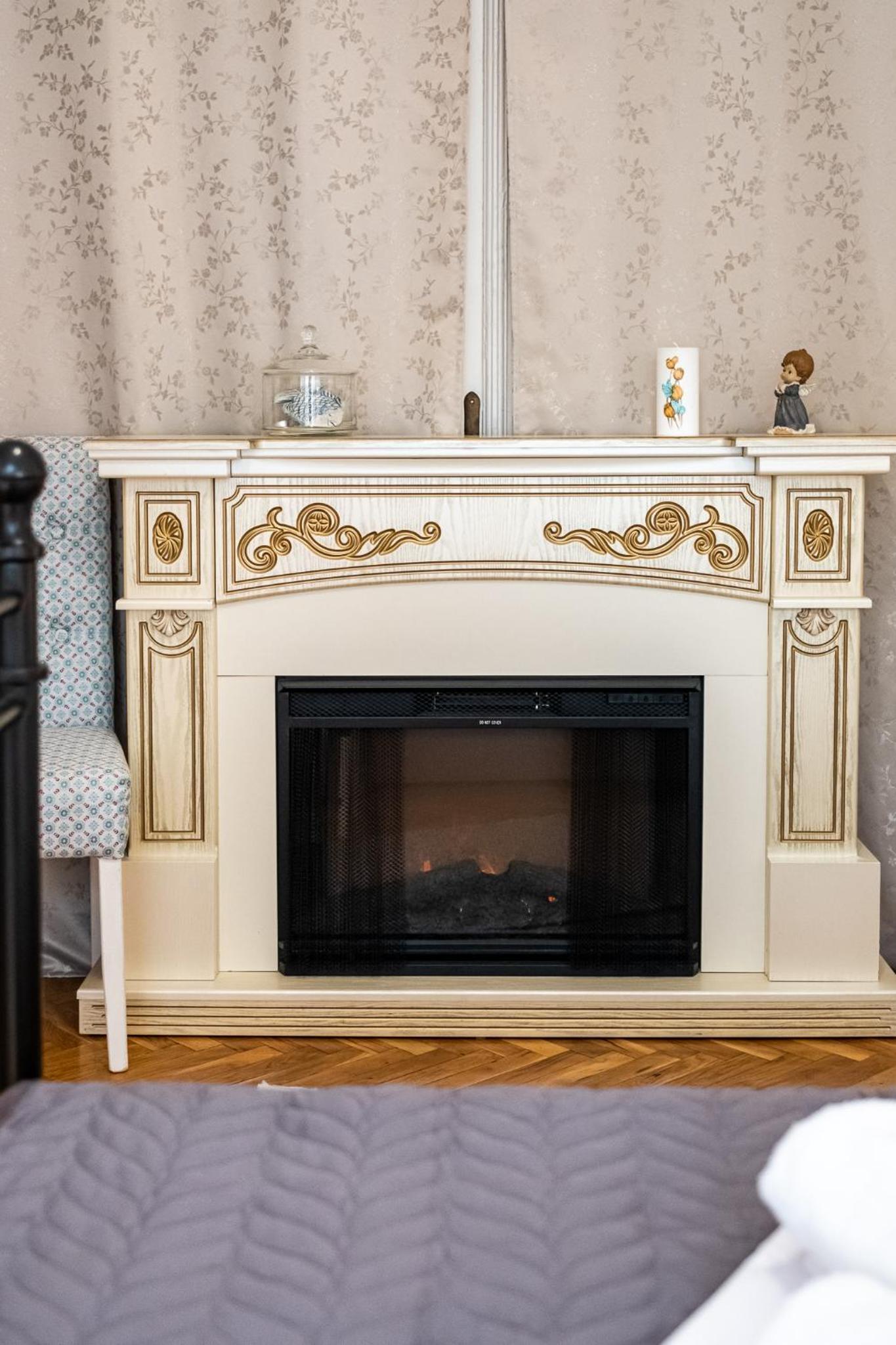 Aristocratic 2bdrm Central Apartment