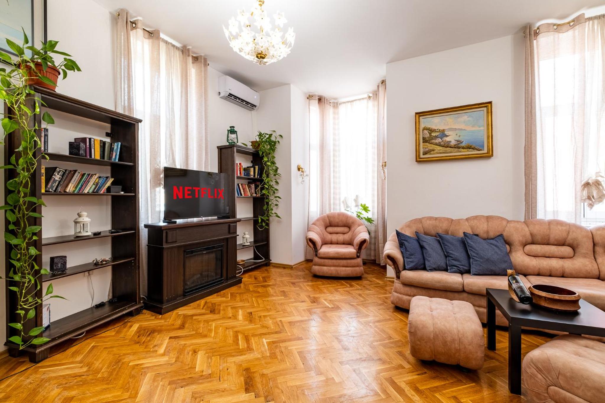Aristocratic 2bdrm Central Apartment