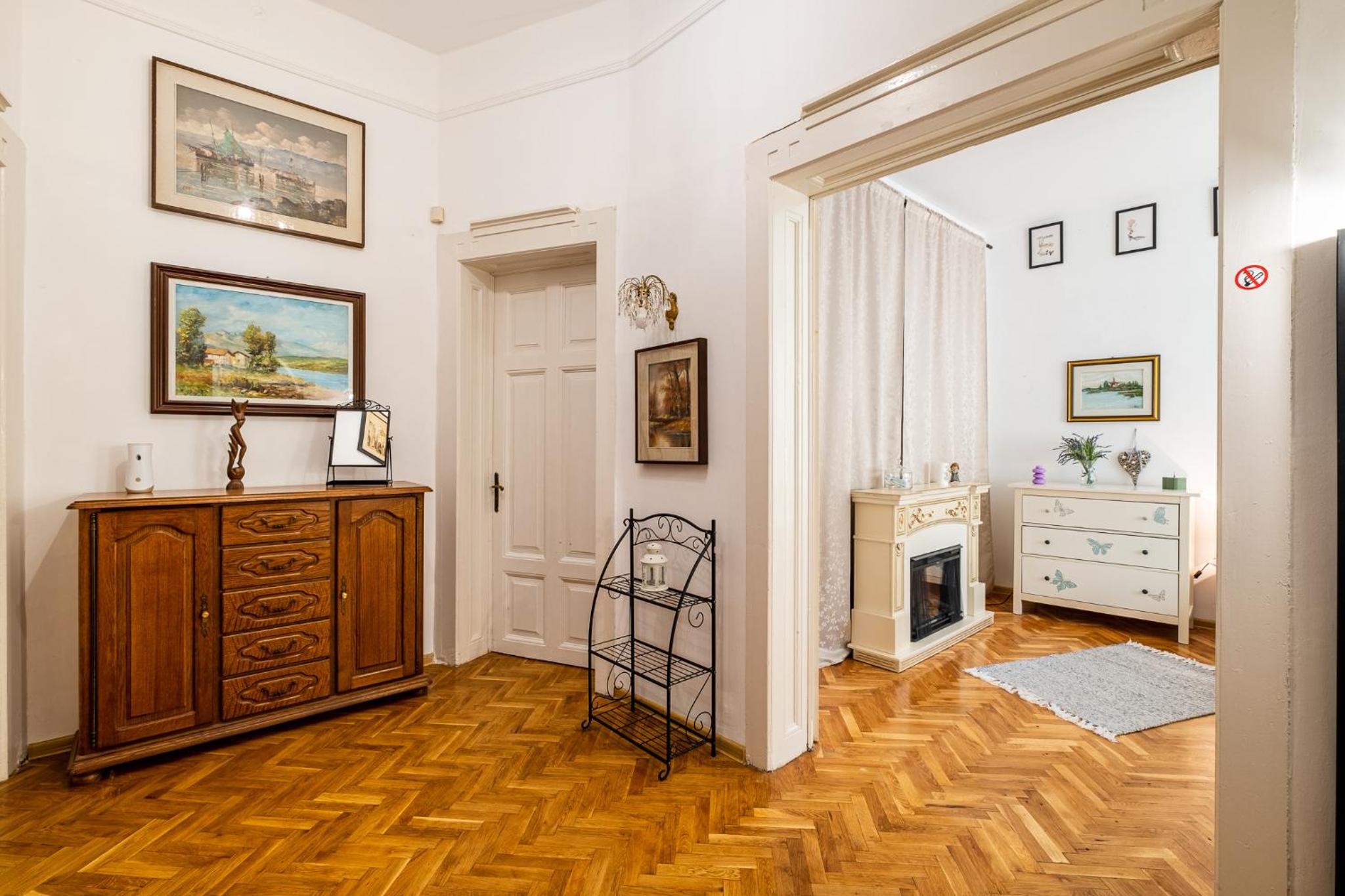 Aristocratic 2bdrm Central Apartment