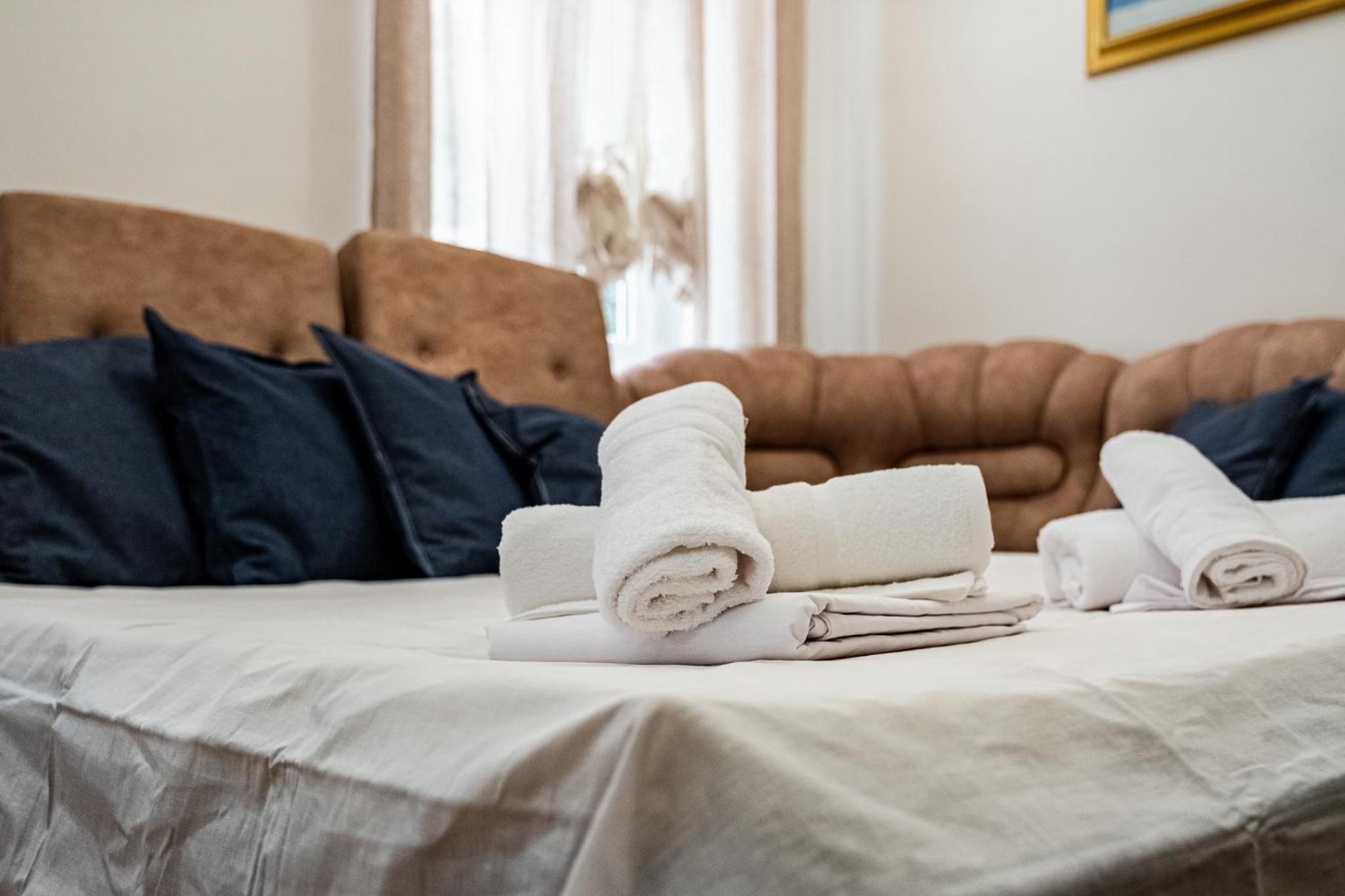 Aristocratic 2bdrm Central Apartment