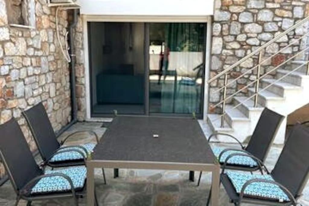 Sun-kissed Delight: New apartment in Nikiti! view 2