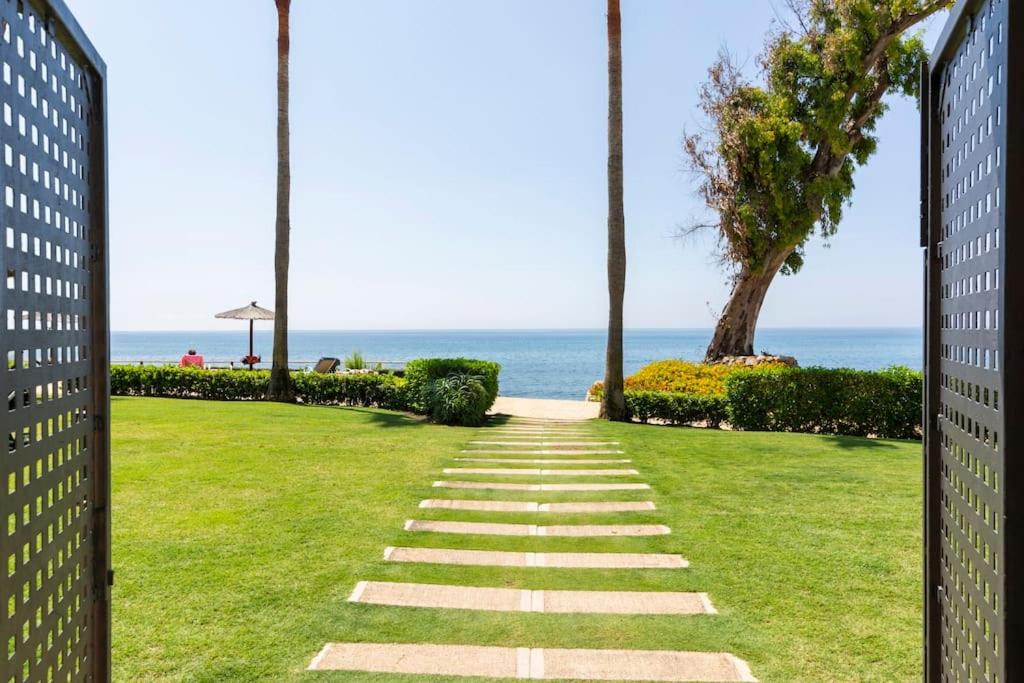 Apartamento lujo en primera línea de playa en Bahía de la Plata, Estepona view 4