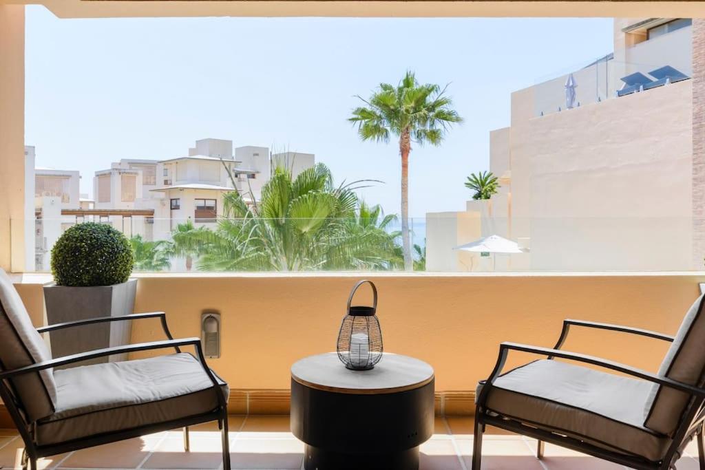 Apartamento lujo en primera línea de playa en Bahía de la Plata, Estepona view 2
