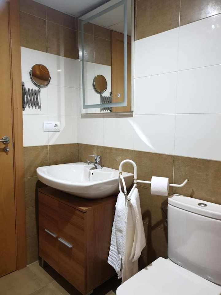 Centro aparcamiento gratuito al lado del pilar