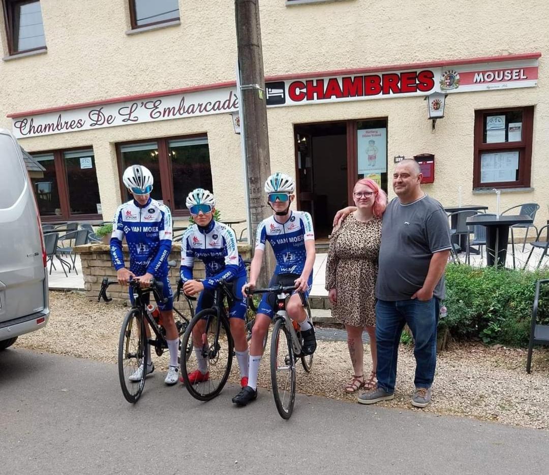 Auberge Chez Dikke Vriend, Chambres et taverne
