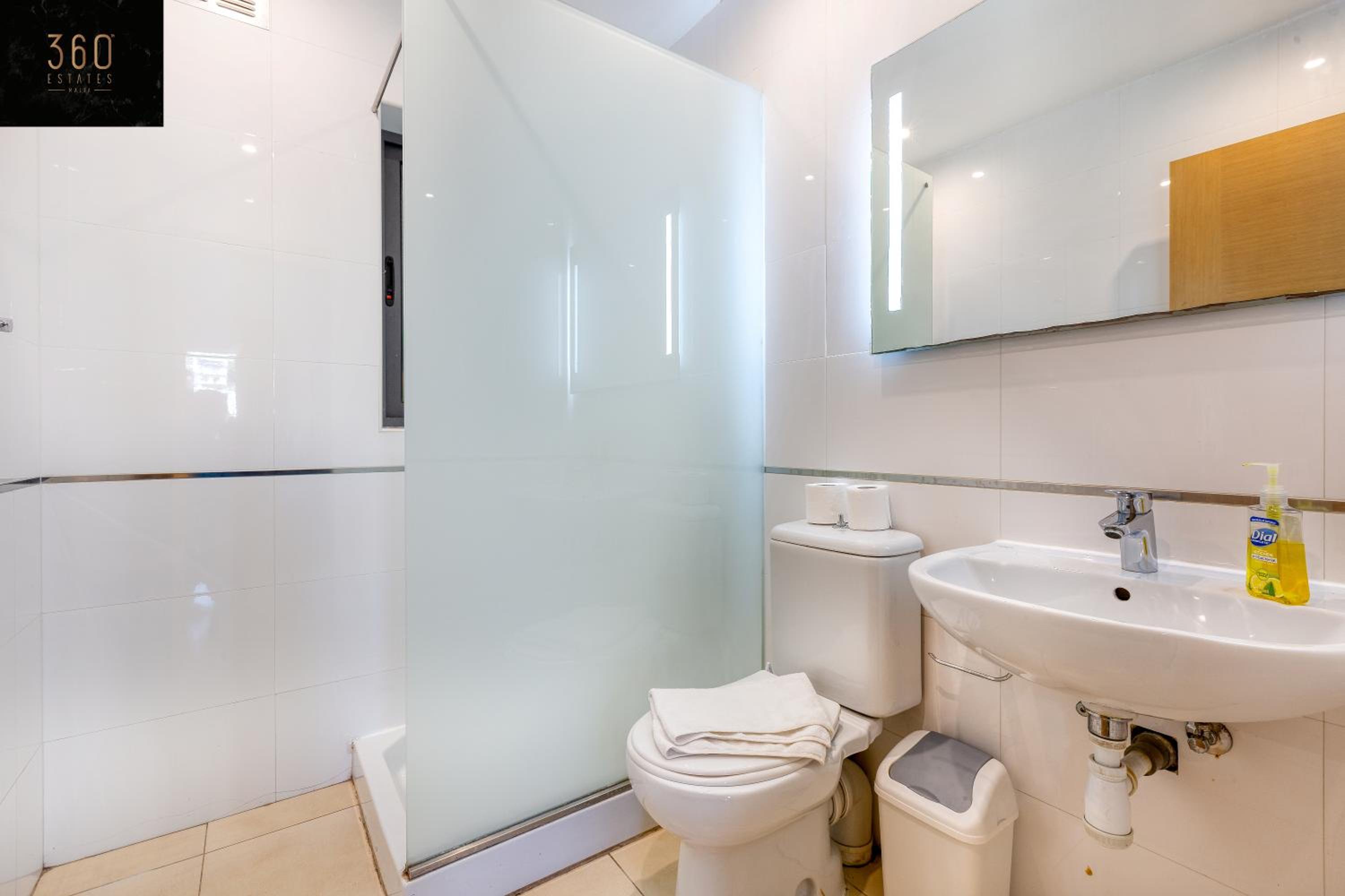 Meridian Suites - Stylish homes in St Julians next to Spinola photo 3