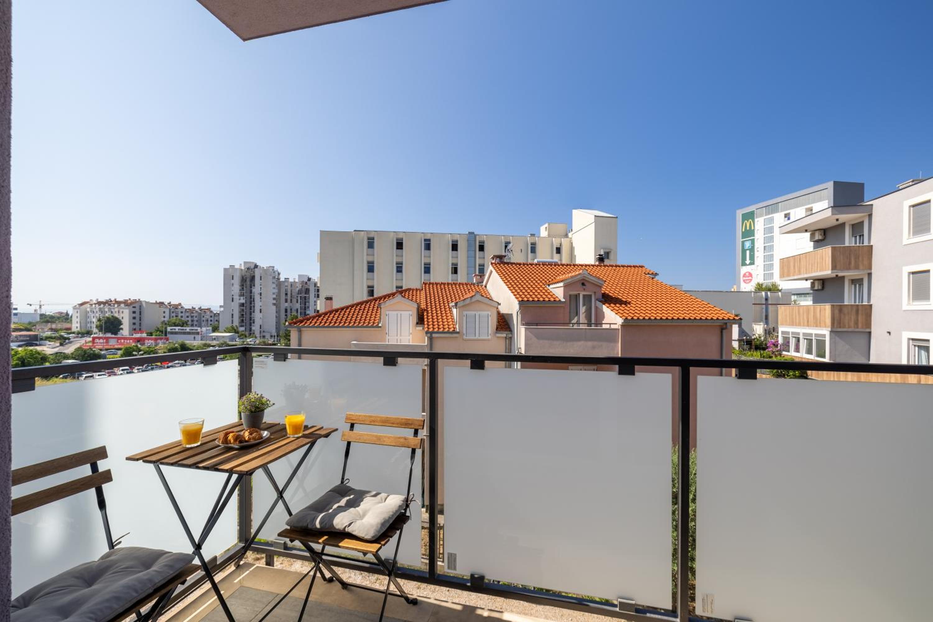 Cosy Apartment Terrano -free private parking en Split — balance & terrace