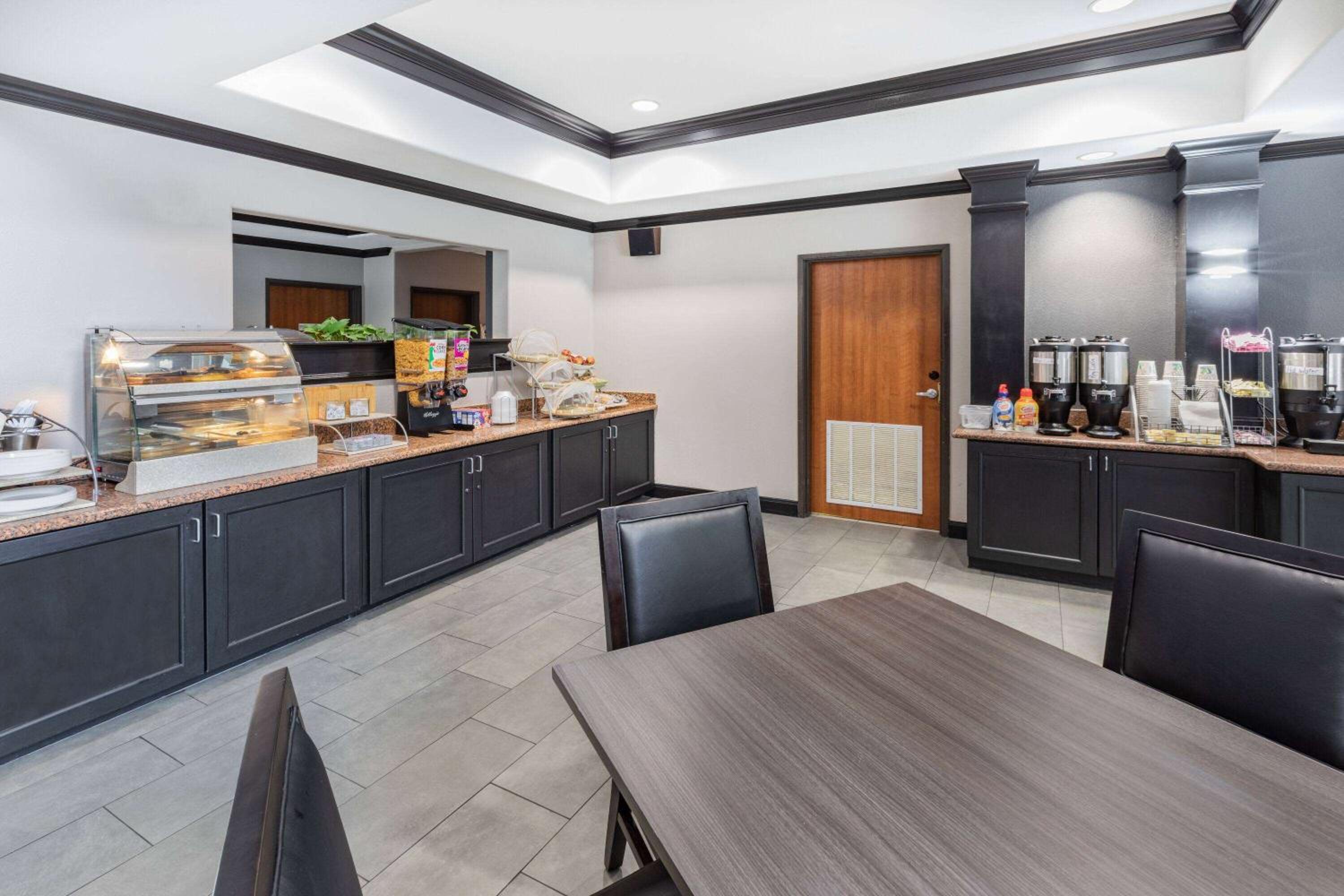 Wingate by Wyndham Houston Bush Intercontinental Airport - Property Image 13