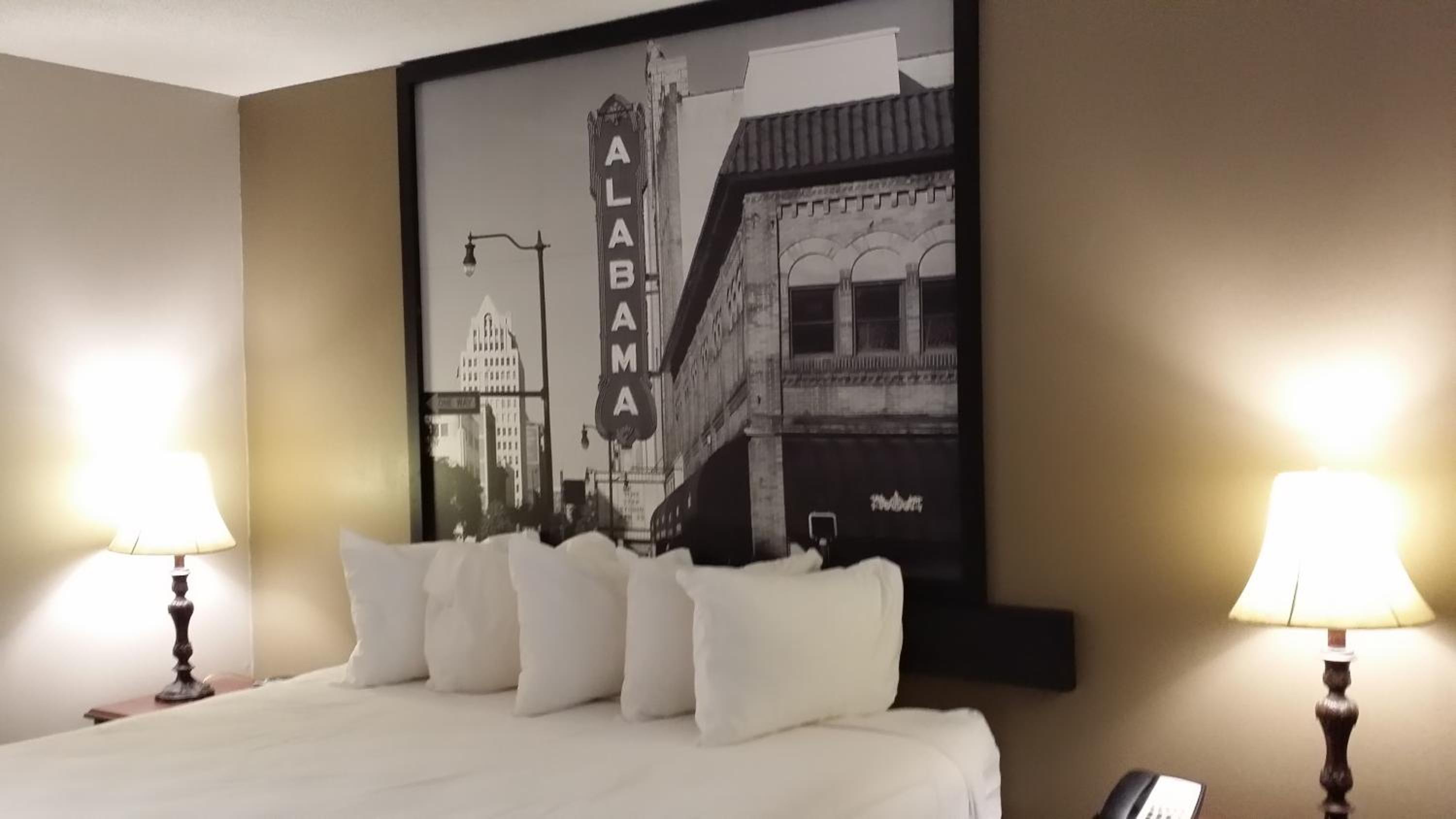 Super 8 by Wyndham Alexander City - Property Image 38