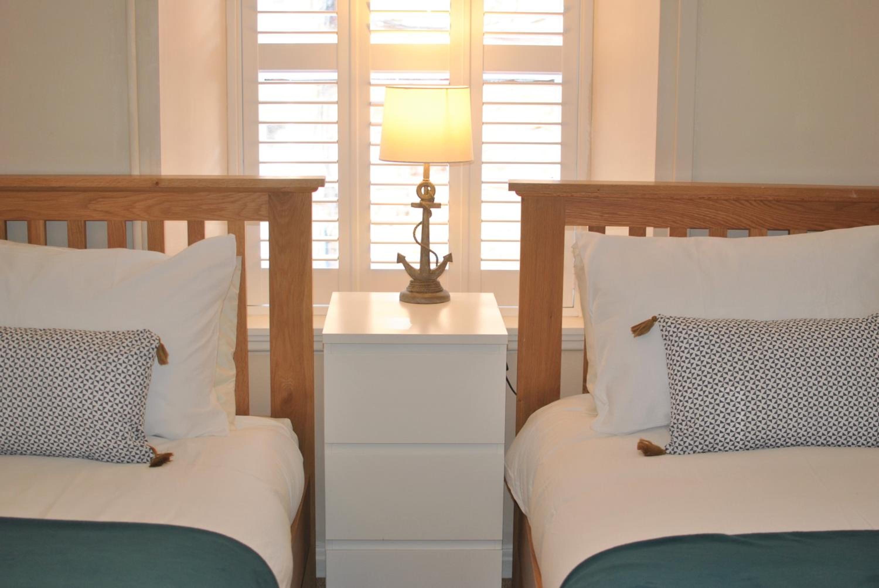 Aqua Vista- seafront cottage Cellardyke view 3