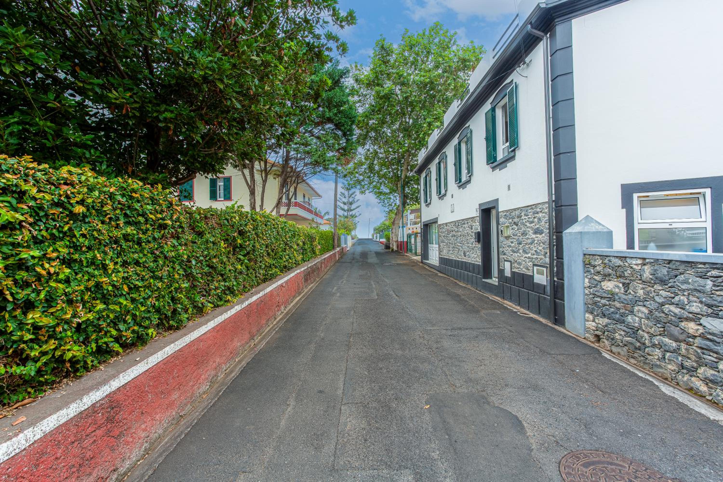 Mateus House - Porto da Cruz Center view 4