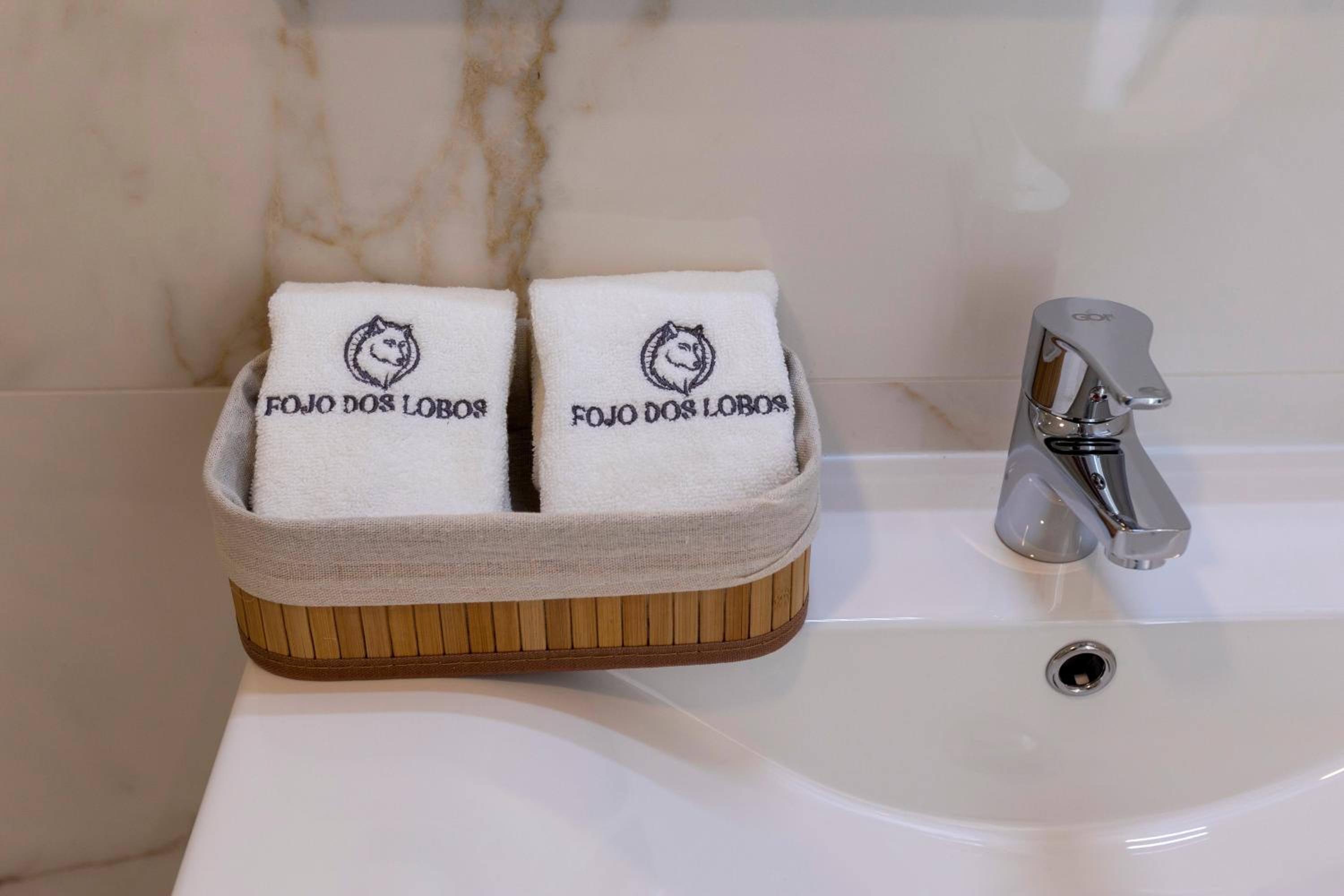 Guest House Fojo dos Lobos
