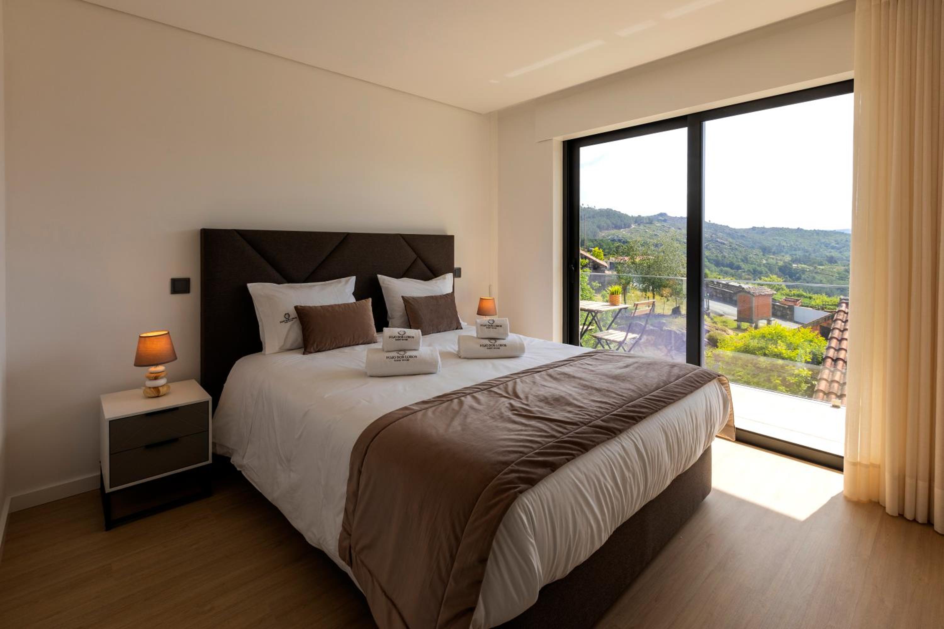 Guest House Fojo dos Lobos