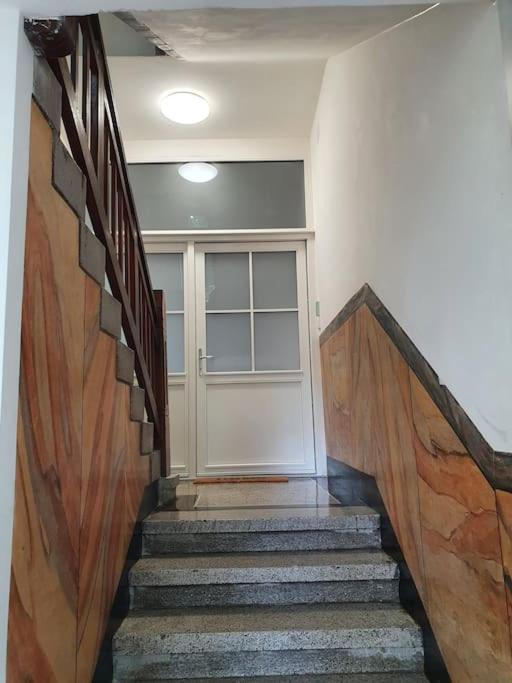 2.OG/Altbau-Wohnung top-saniert/4-Zimmer/Weststadt