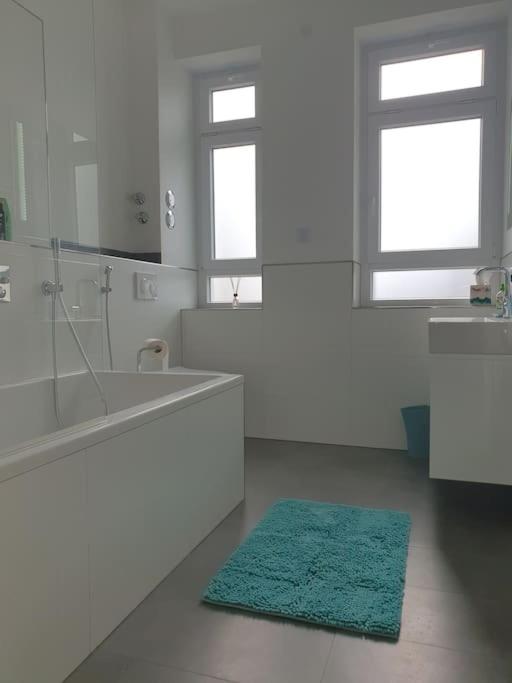 2.OG/Altbau-Wohnung top-saniert/4-Zimmer/Weststadt