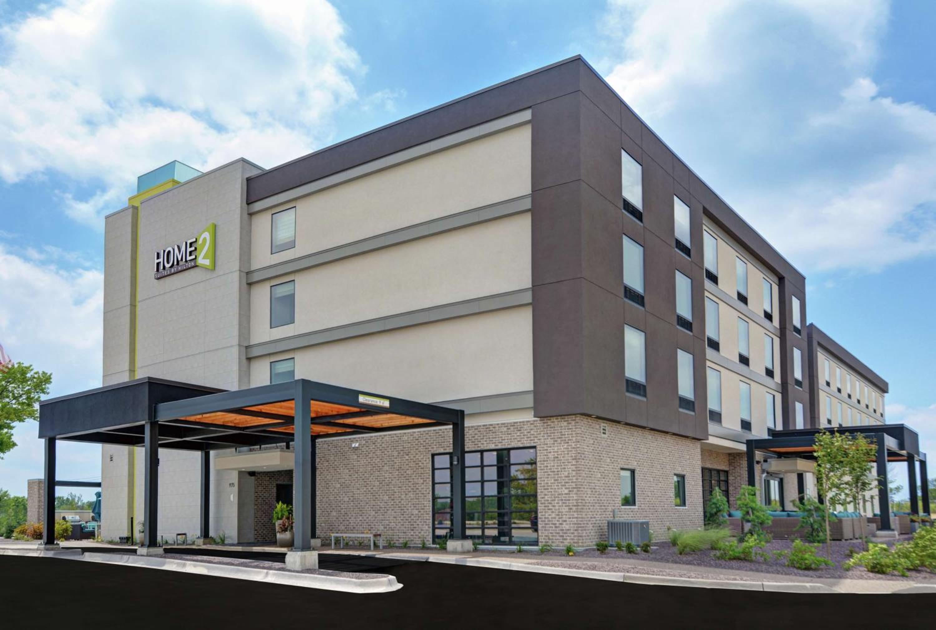 Hotel Home2 Suites By Hilton Bettendorf Quad Cities - Image 1