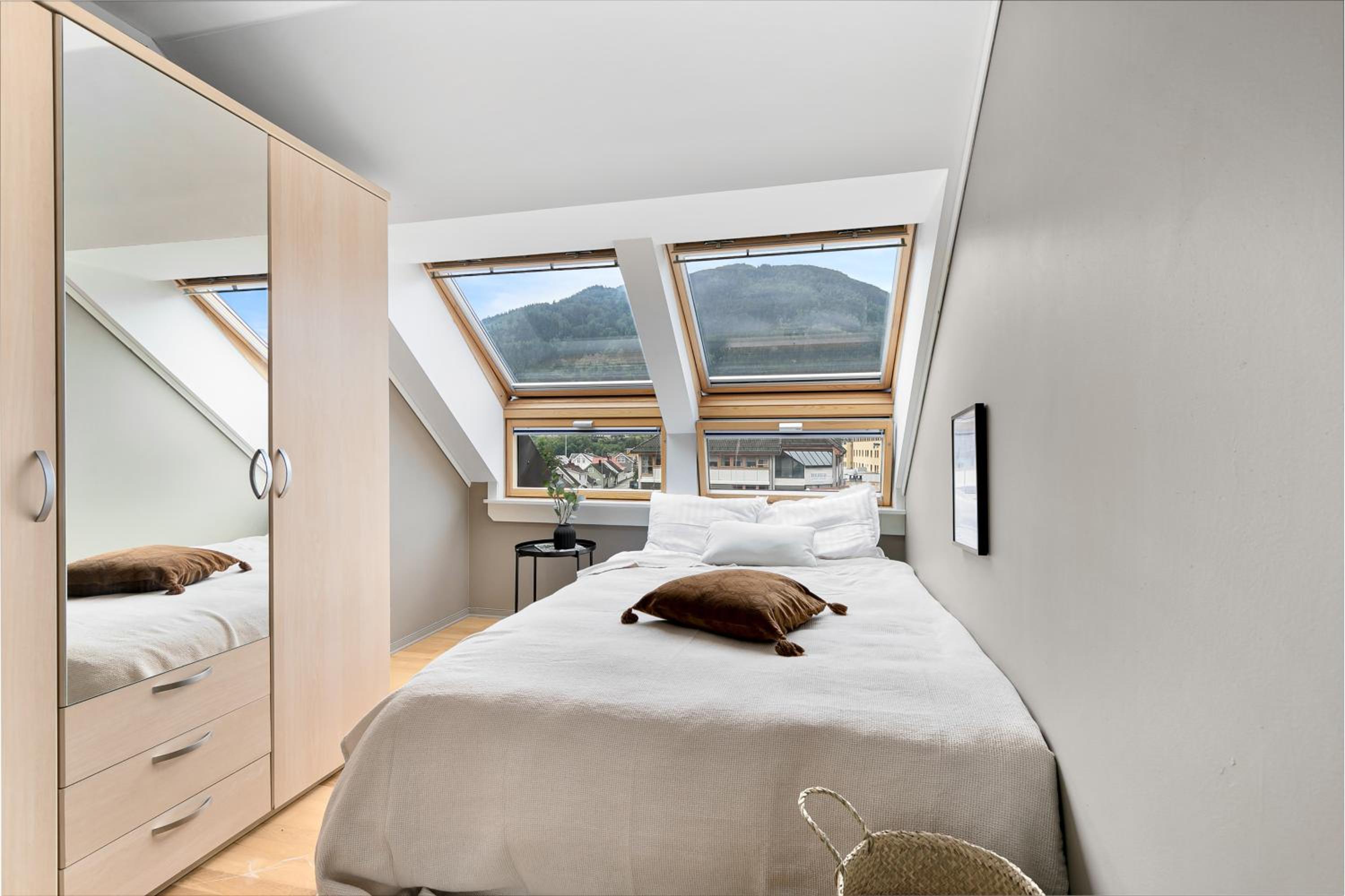 Beautiful apartment with 3 bedrooms view 2