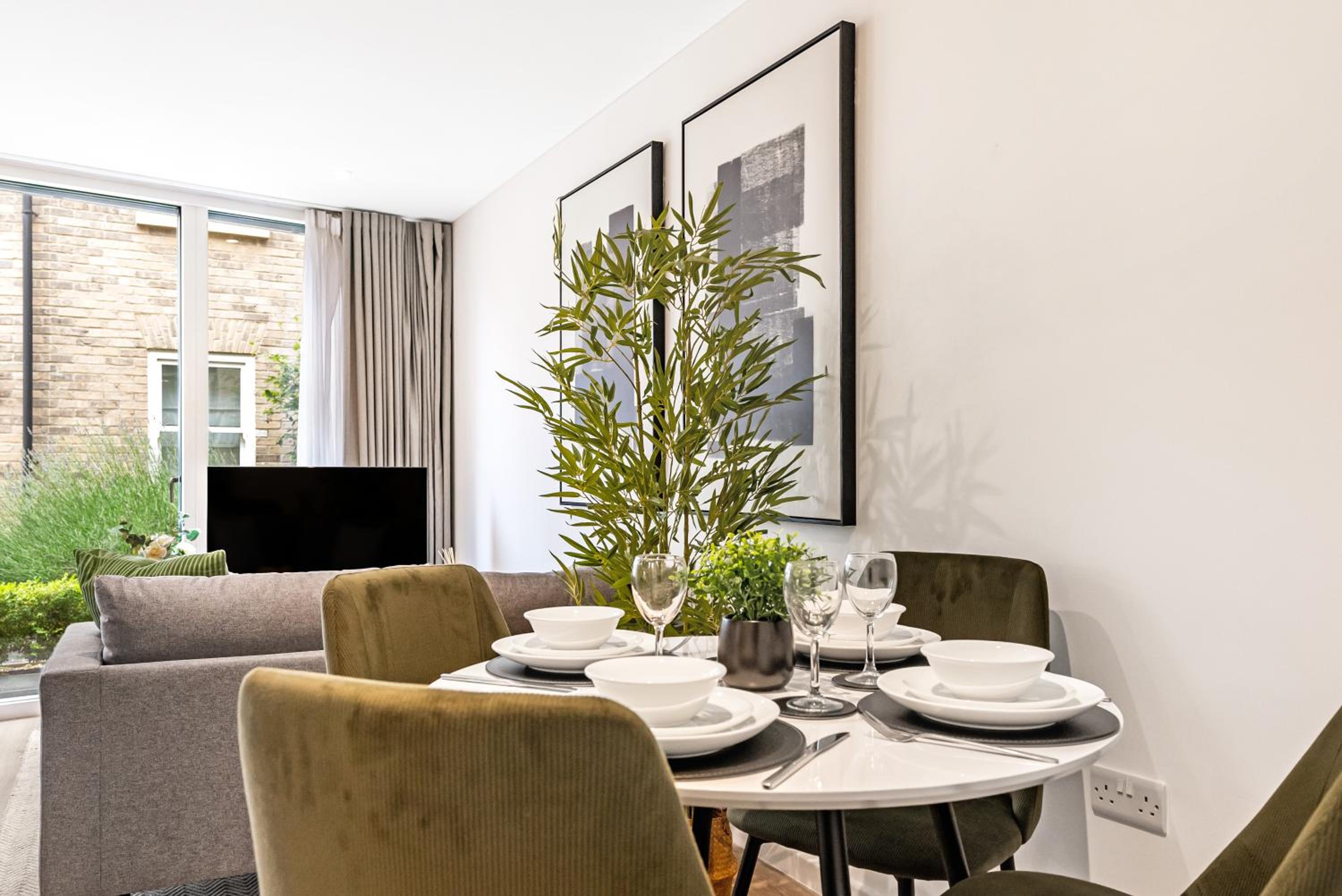 Tailored Stays - Central Cambridge, River Walk Apartments view 2