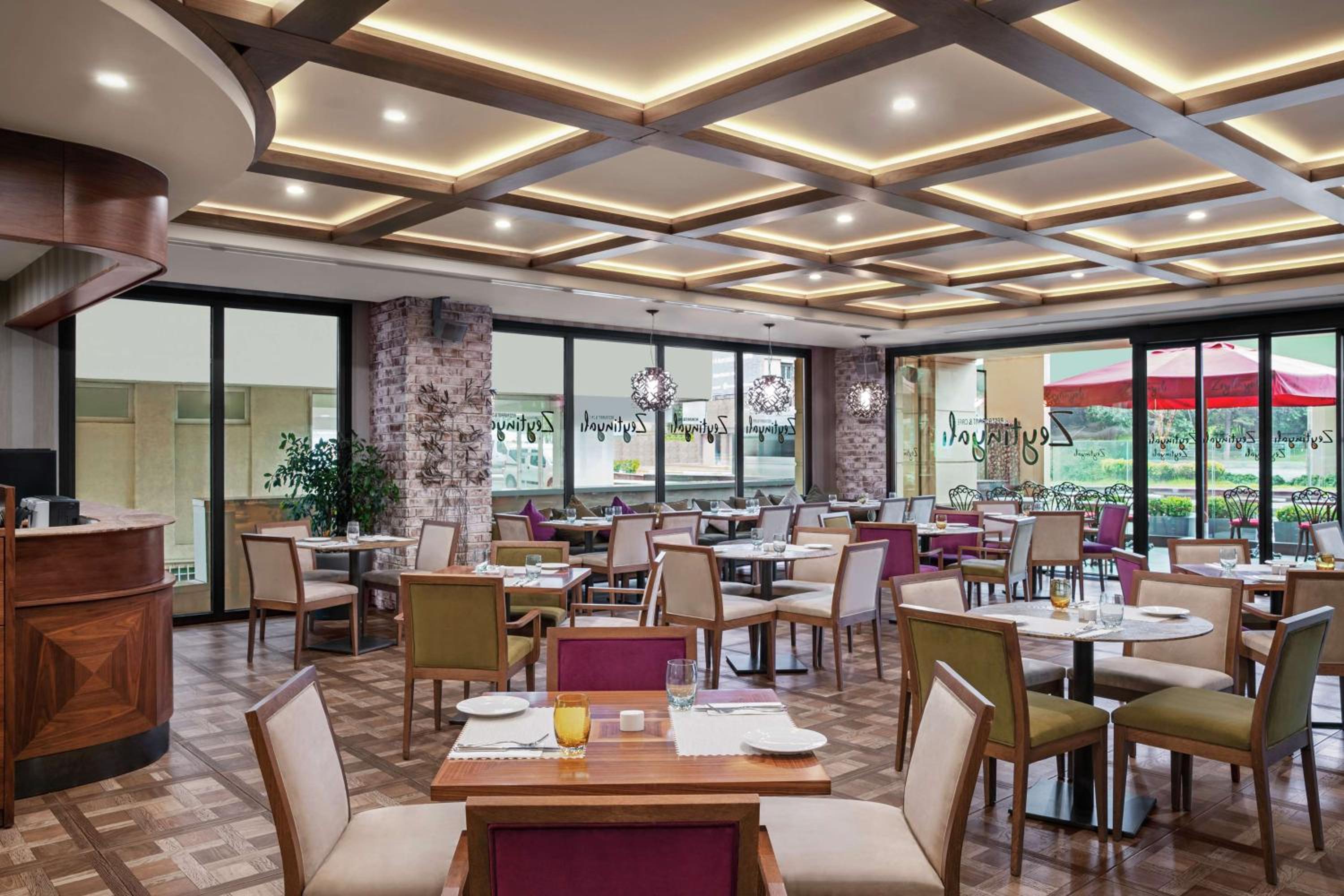 DoubleTree by Hilton İstanbul Esentepe - Image 53