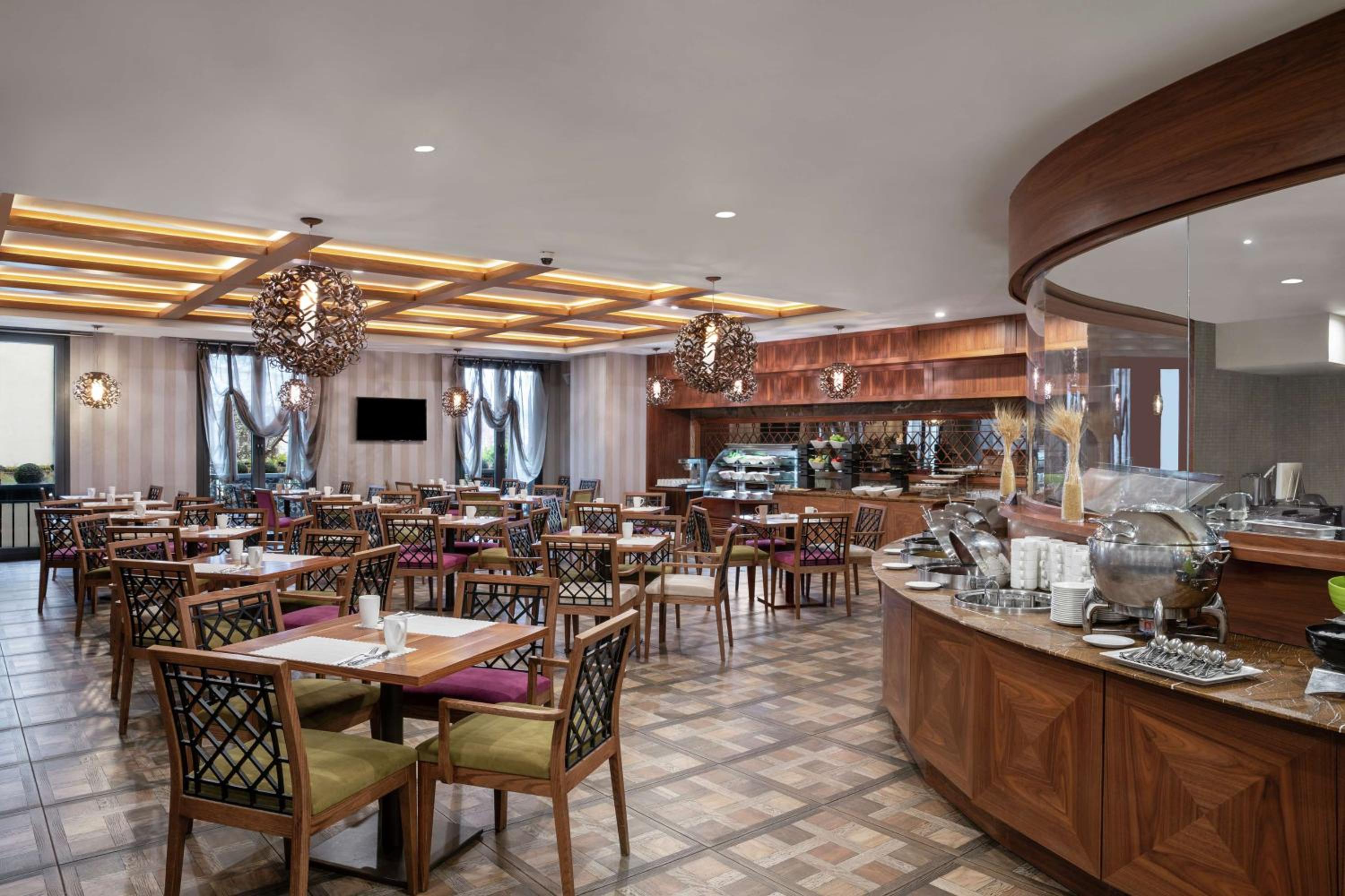 DoubleTree by Hilton İstanbul Esentepe - Image 54