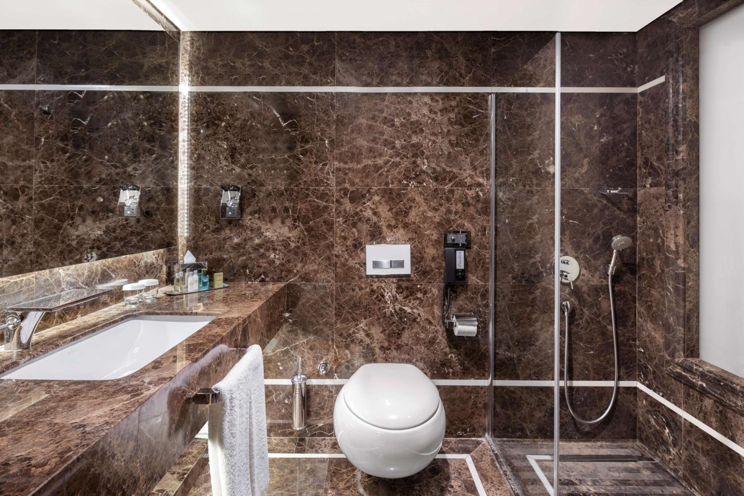 DoubleTree by Hilton İstanbul Esentepe - Image 65