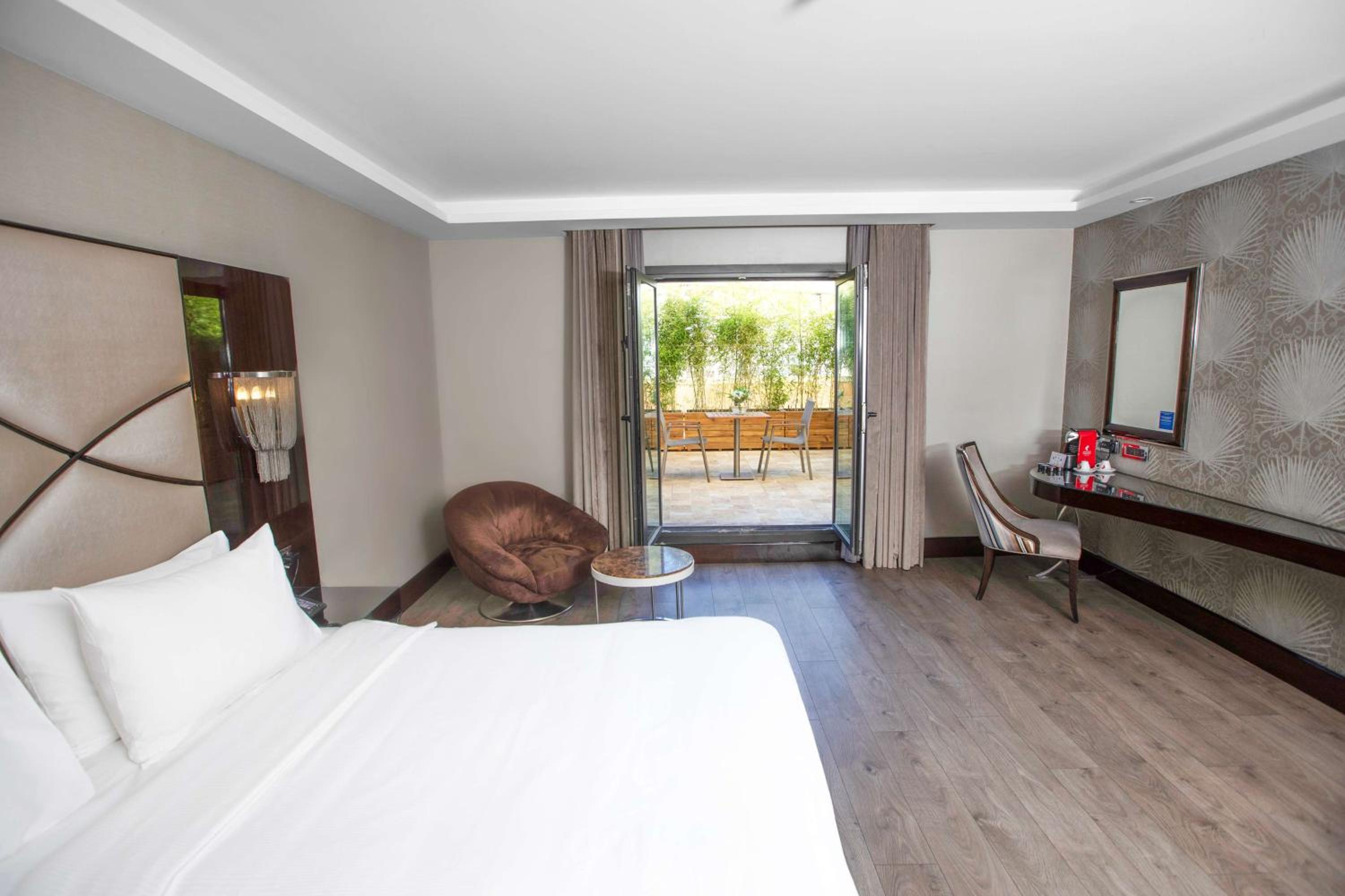 DoubleTree by Hilton İstanbul Esentepe - Image 10