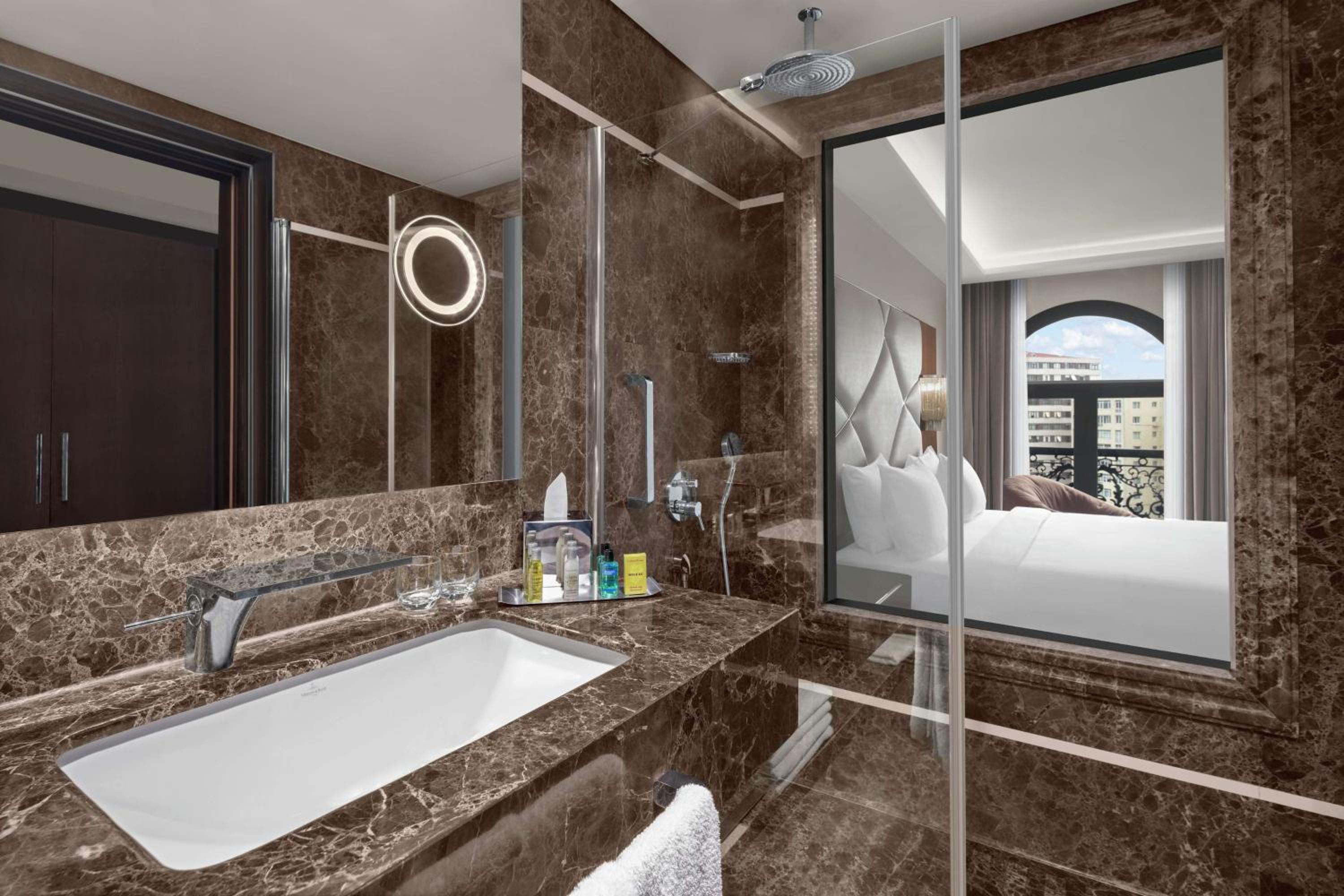 DoubleTree by Hilton İstanbul Esentepe - Image 12