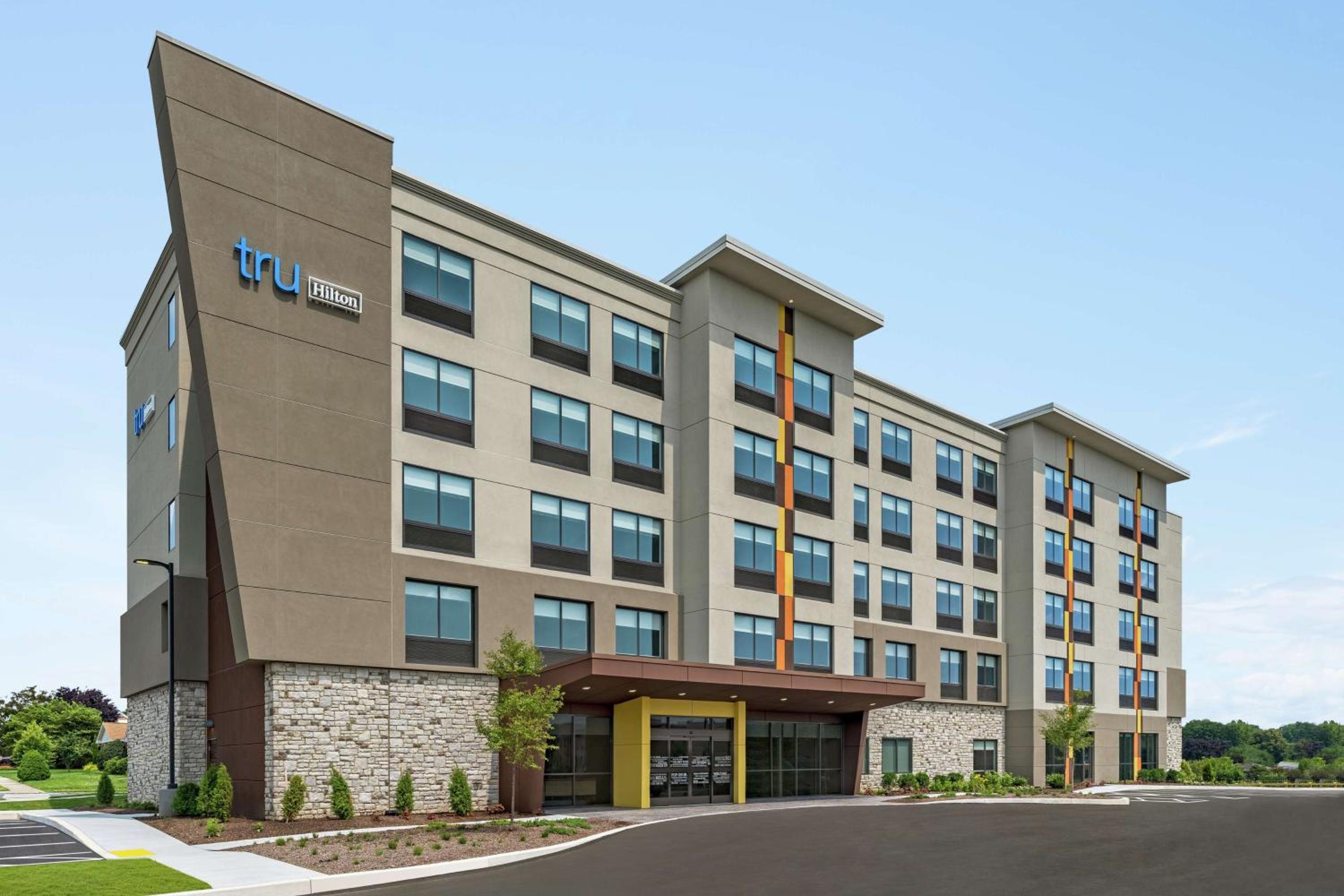 Hotel Tru By Hilton Hershey Chocolate Avenue - Image 1