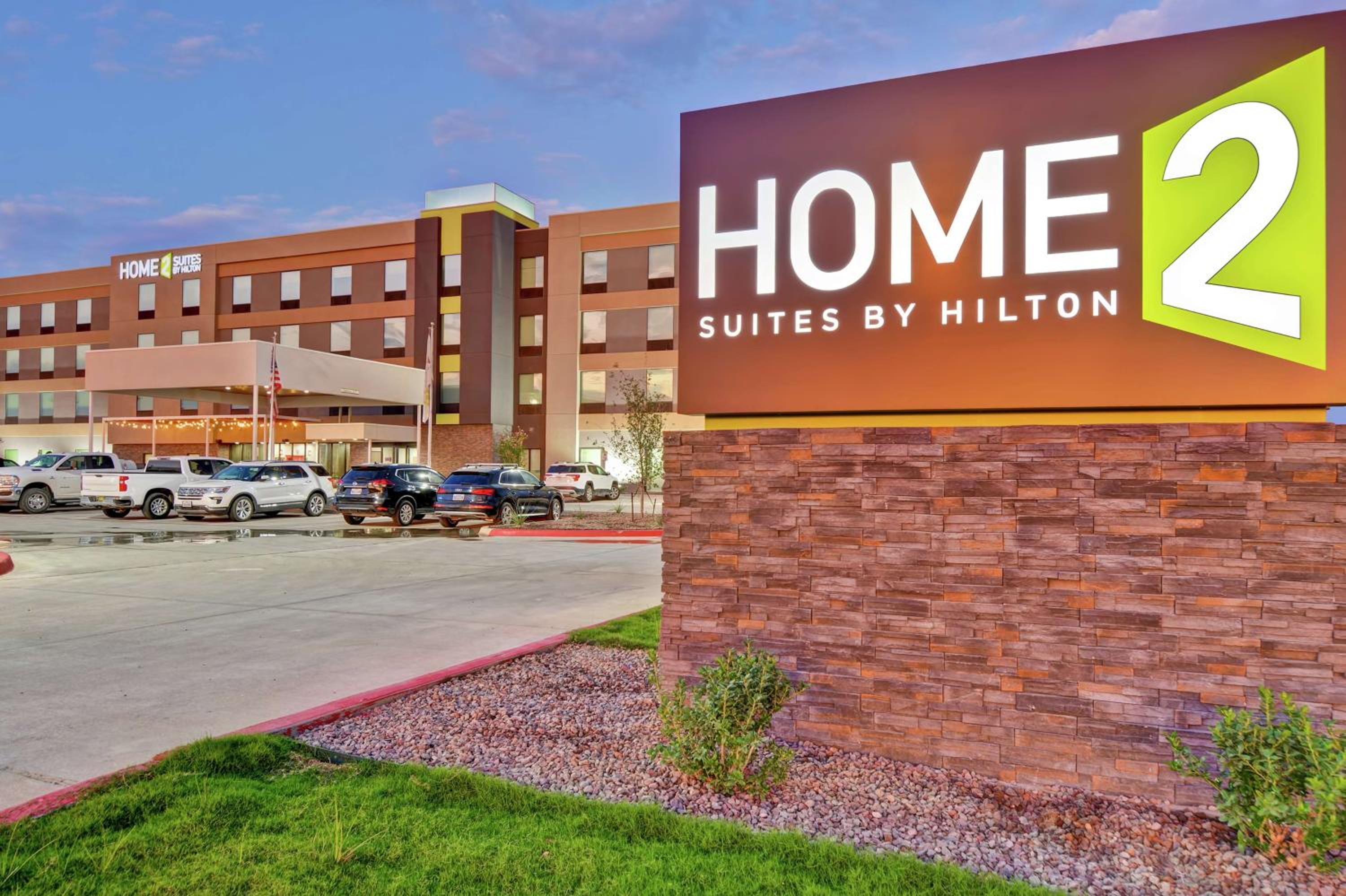 Pecos Vacations - Home2 Suites By Hilton Pecos Tx - Property Image 1