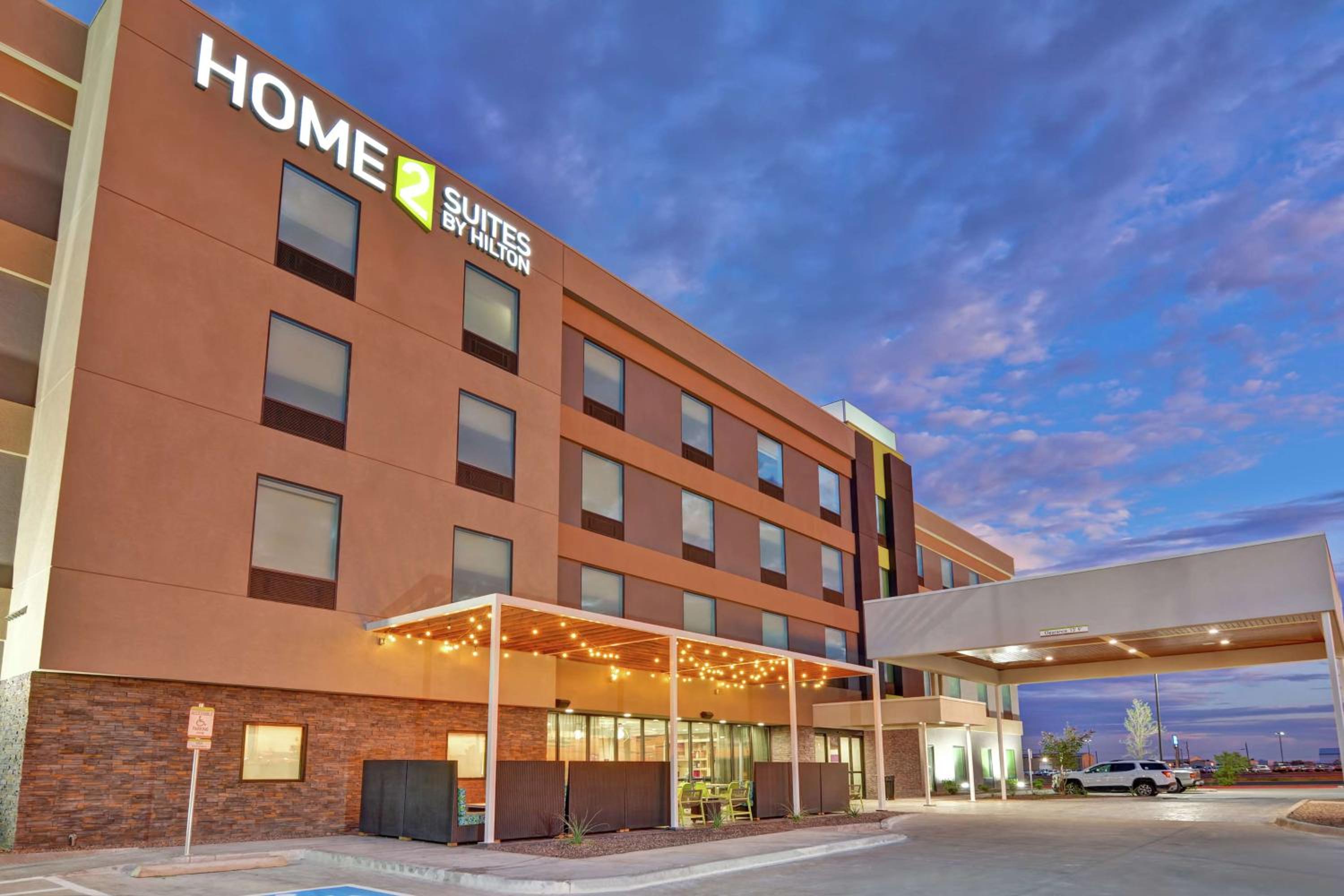 Pecos Vacations - Home2 Suites By Hilton Pecos Tx - Property Image 4