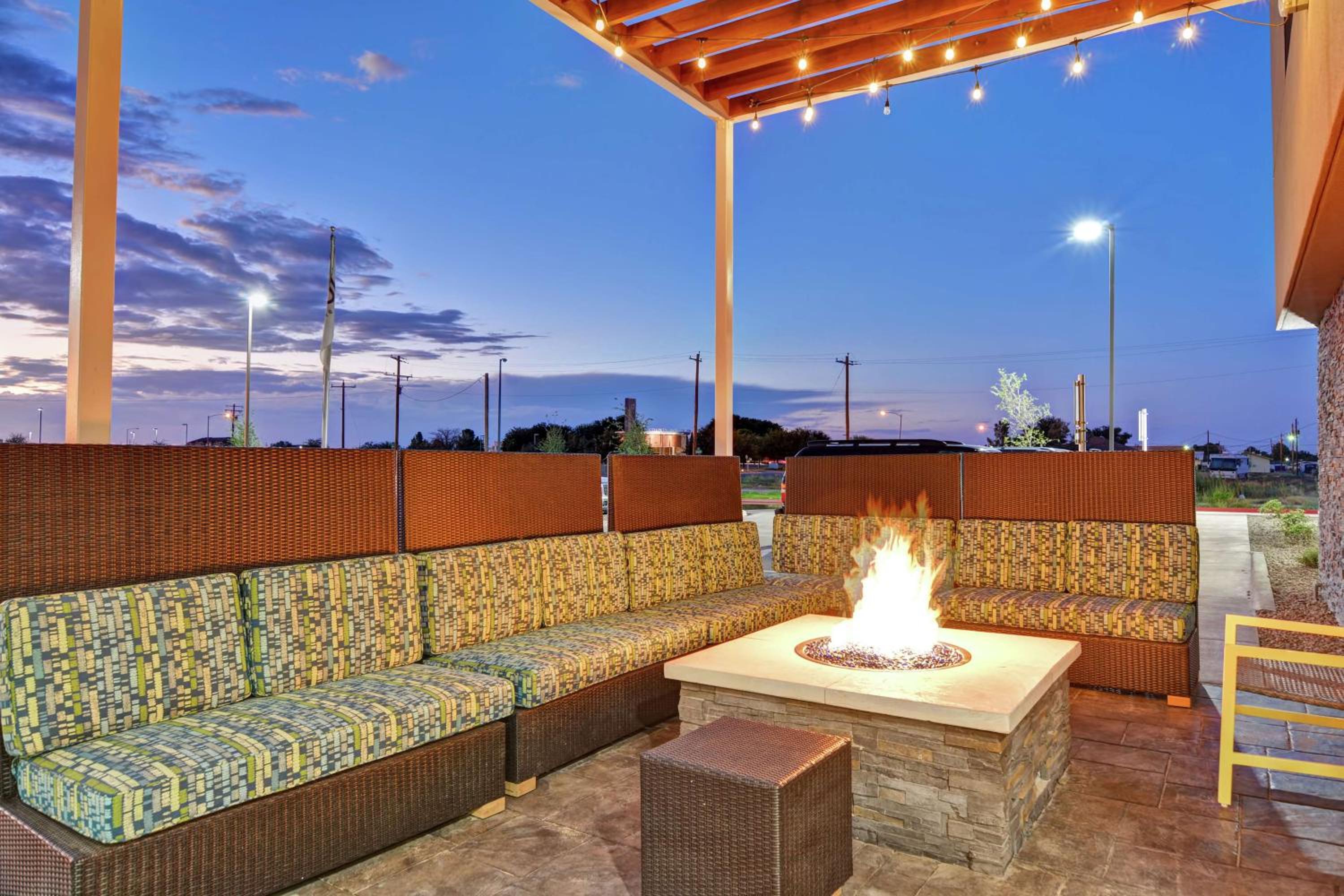 Pecos Vacations - Home2 Suites By Hilton Pecos Tx - Property Image 3
