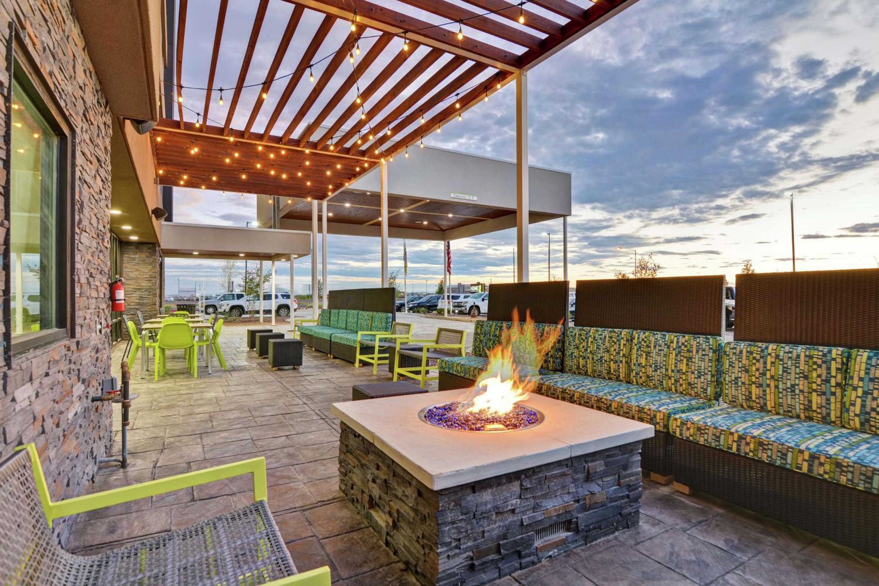Pecos Vacations - Home2 Suites By Hilton Pecos Tx - Property Image 5