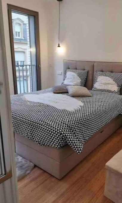 Luxury 1 bedroom in Center with Terrace & Parking-51B view 2