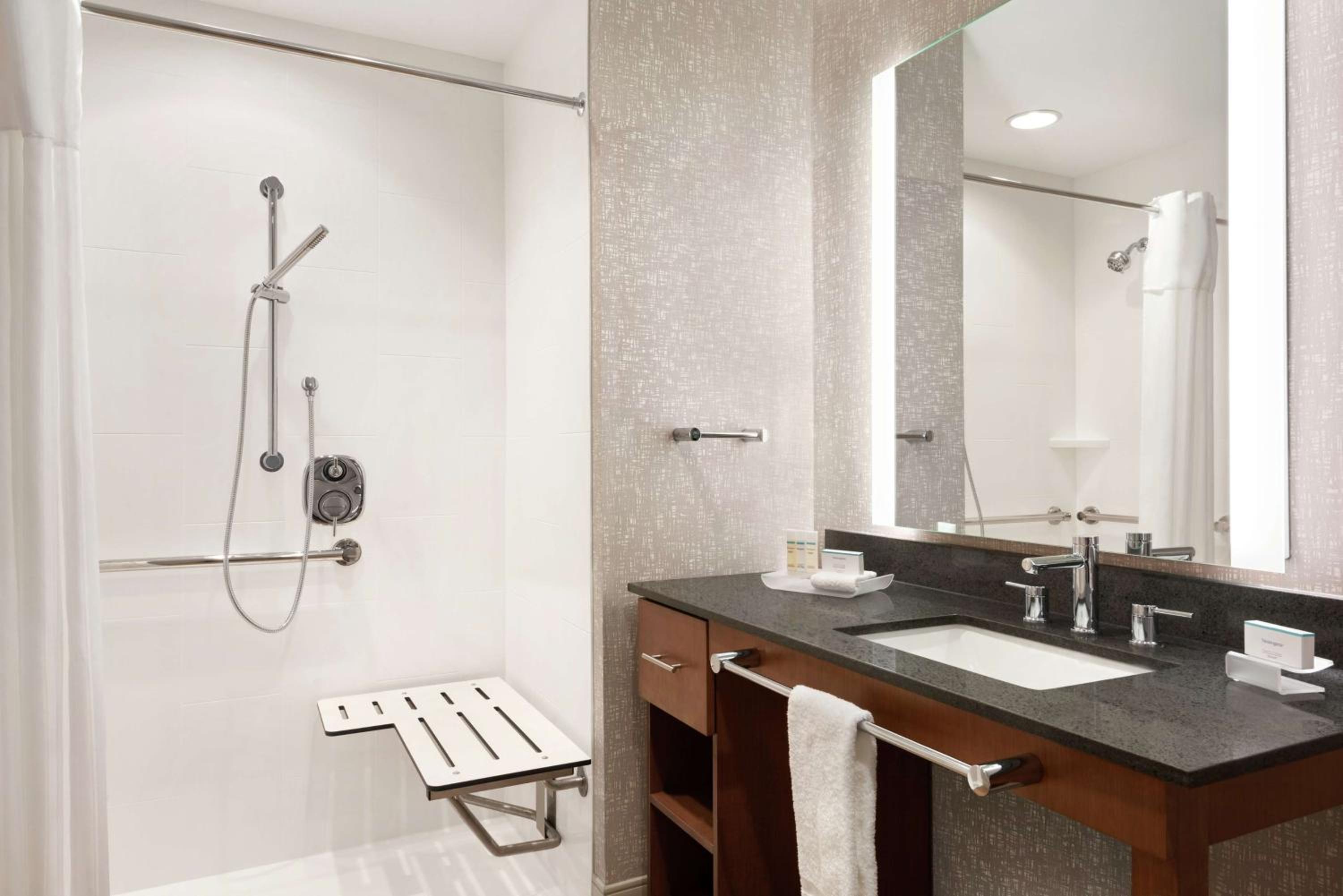 Wilmington Vacations - Homewood Suites By Hilton Wilmington Downtown - Property Image 3