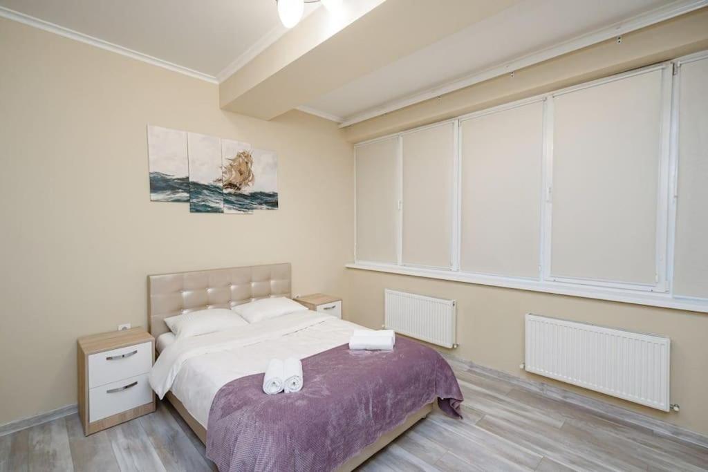 Ultra Central One Bedroom Apartment view 2