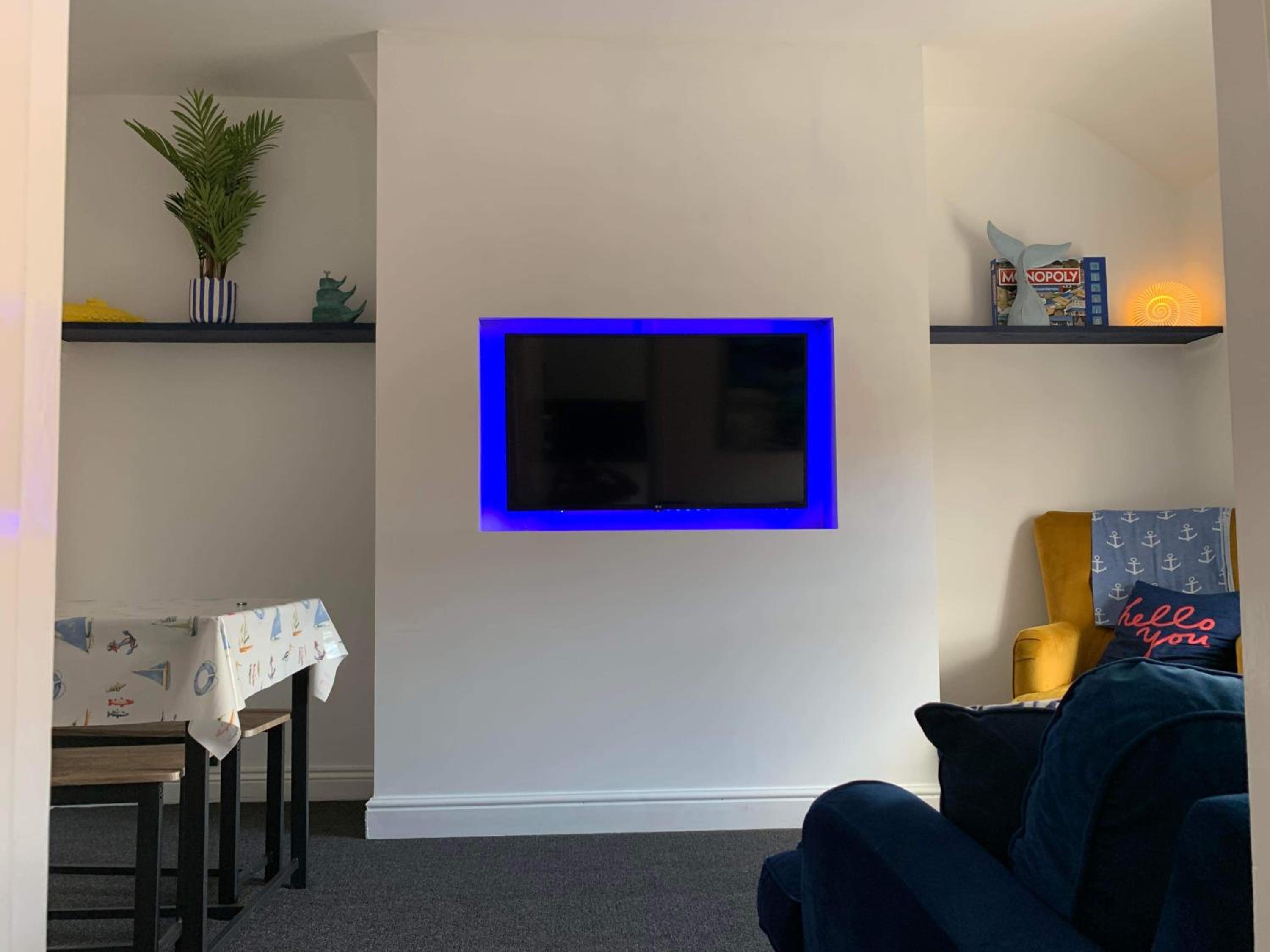 Granby House Holiday Apartments, Apartment 3, in the Old Town, SEA AND CASTLE VIEWS 5 minutes walk to South Bay Beach view 5