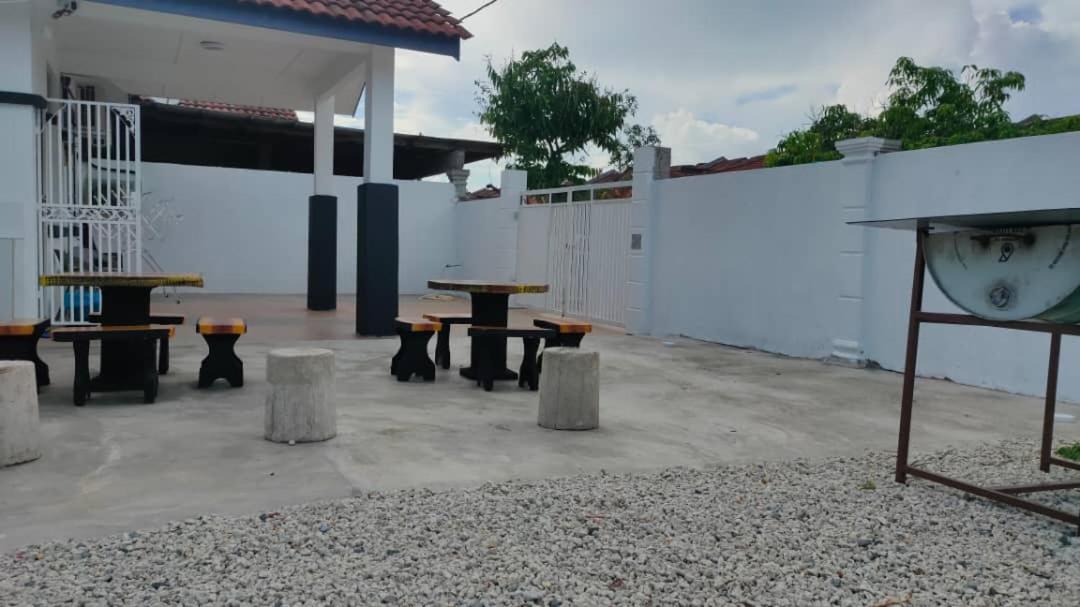 Garlic Cherating Pool Homestay